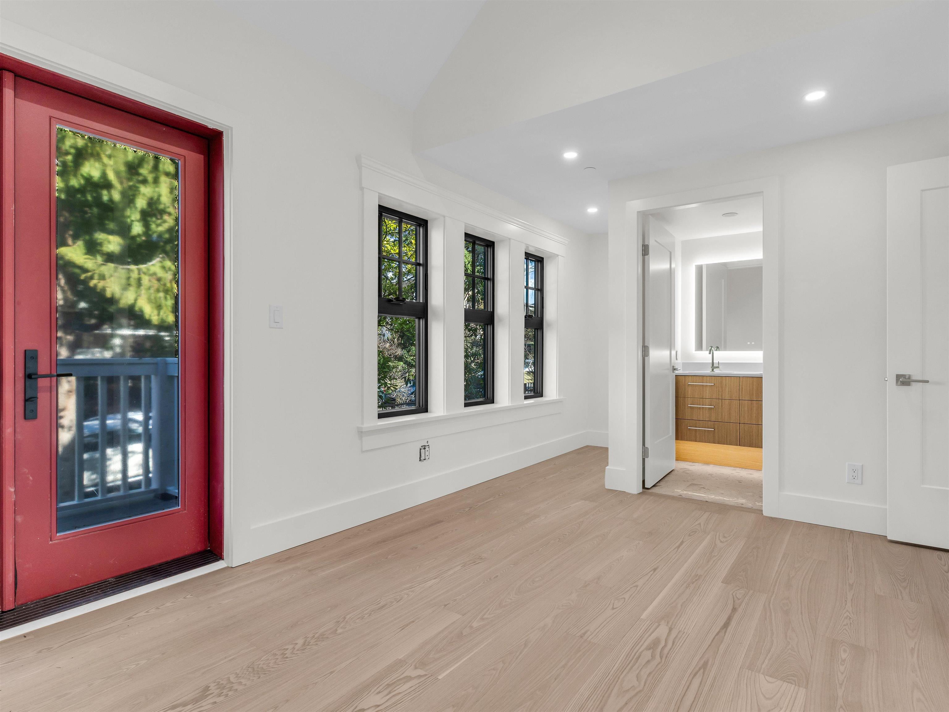  2566 2nd Avenue - MLS&reg; # R3136407