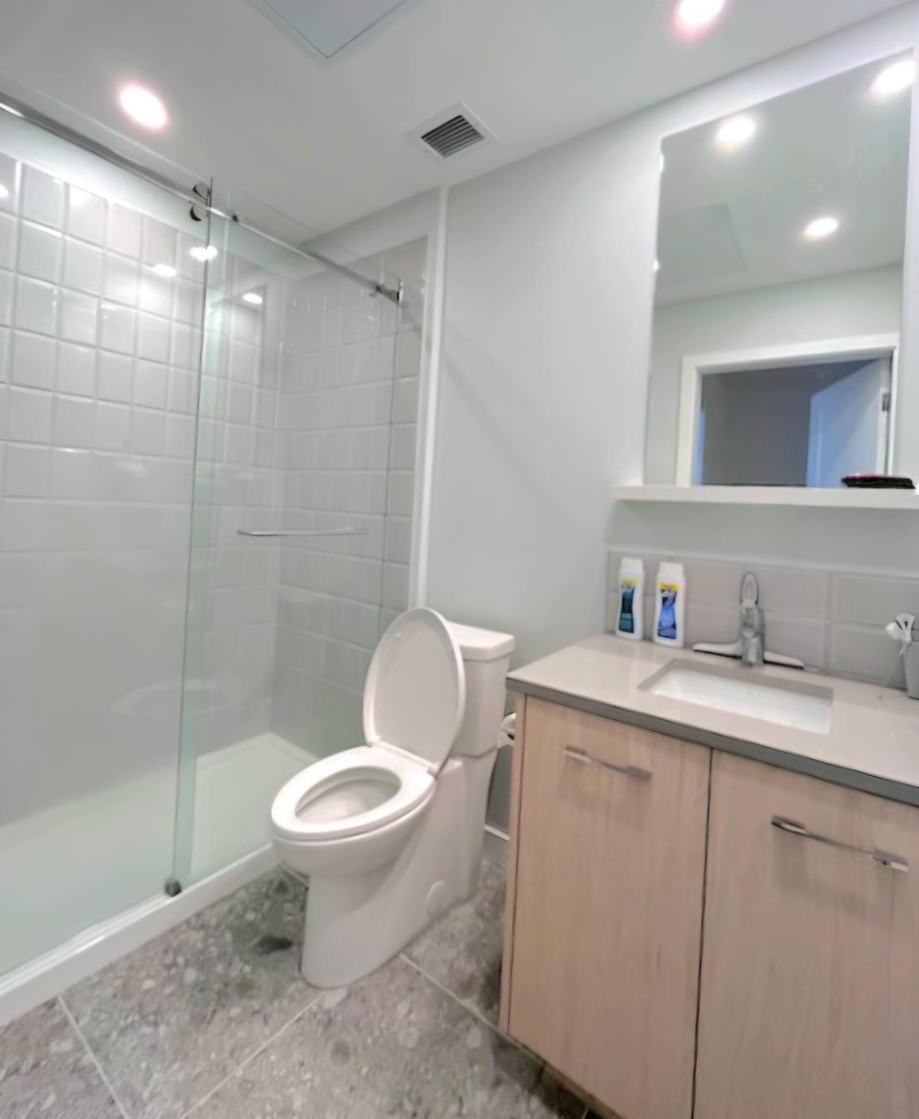 107 4933 Clarendon Avenue - MLS&reg; # R3136433