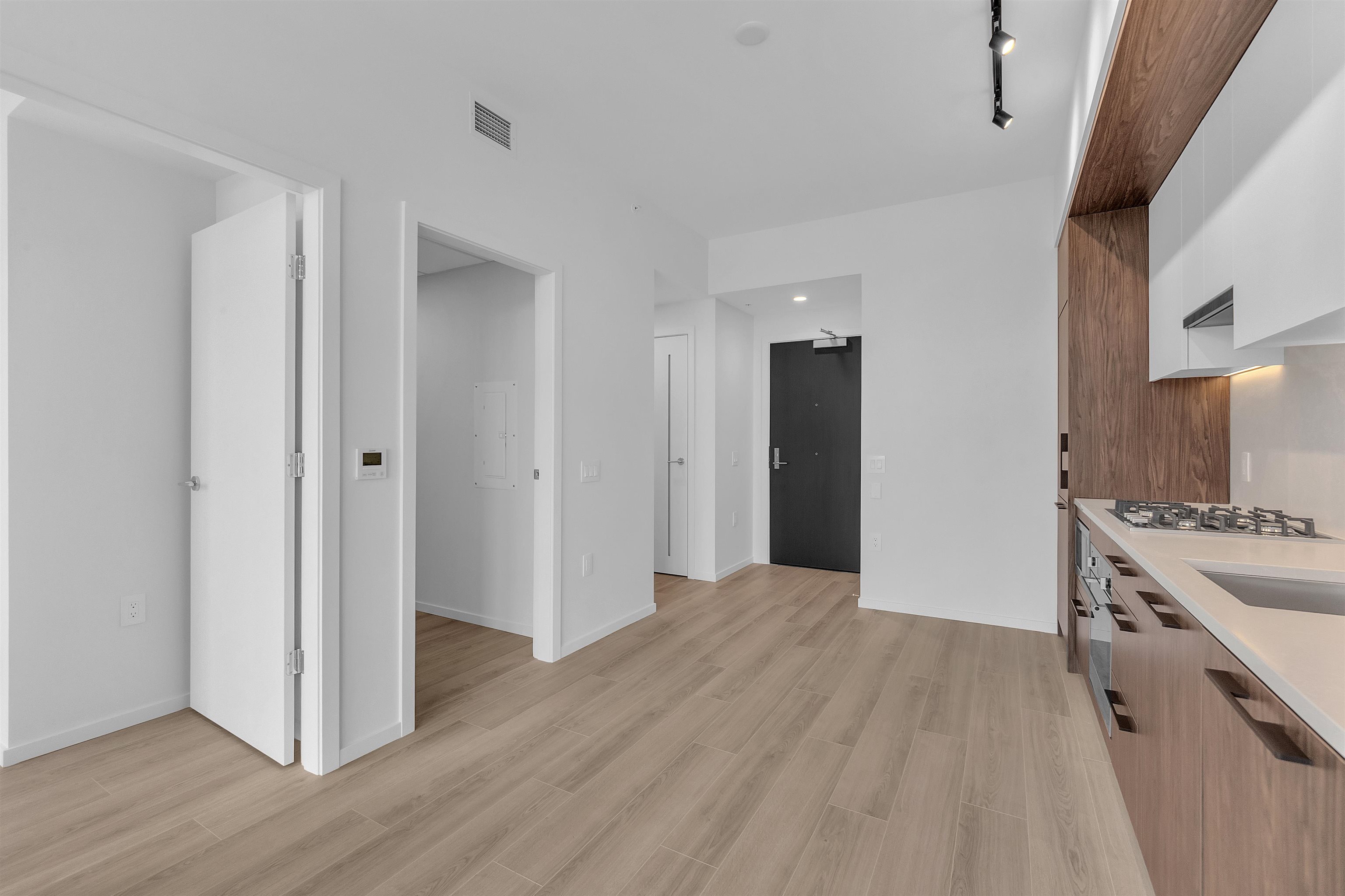 4XX 2729 Kingsway  - MLS&reg; # R3138149