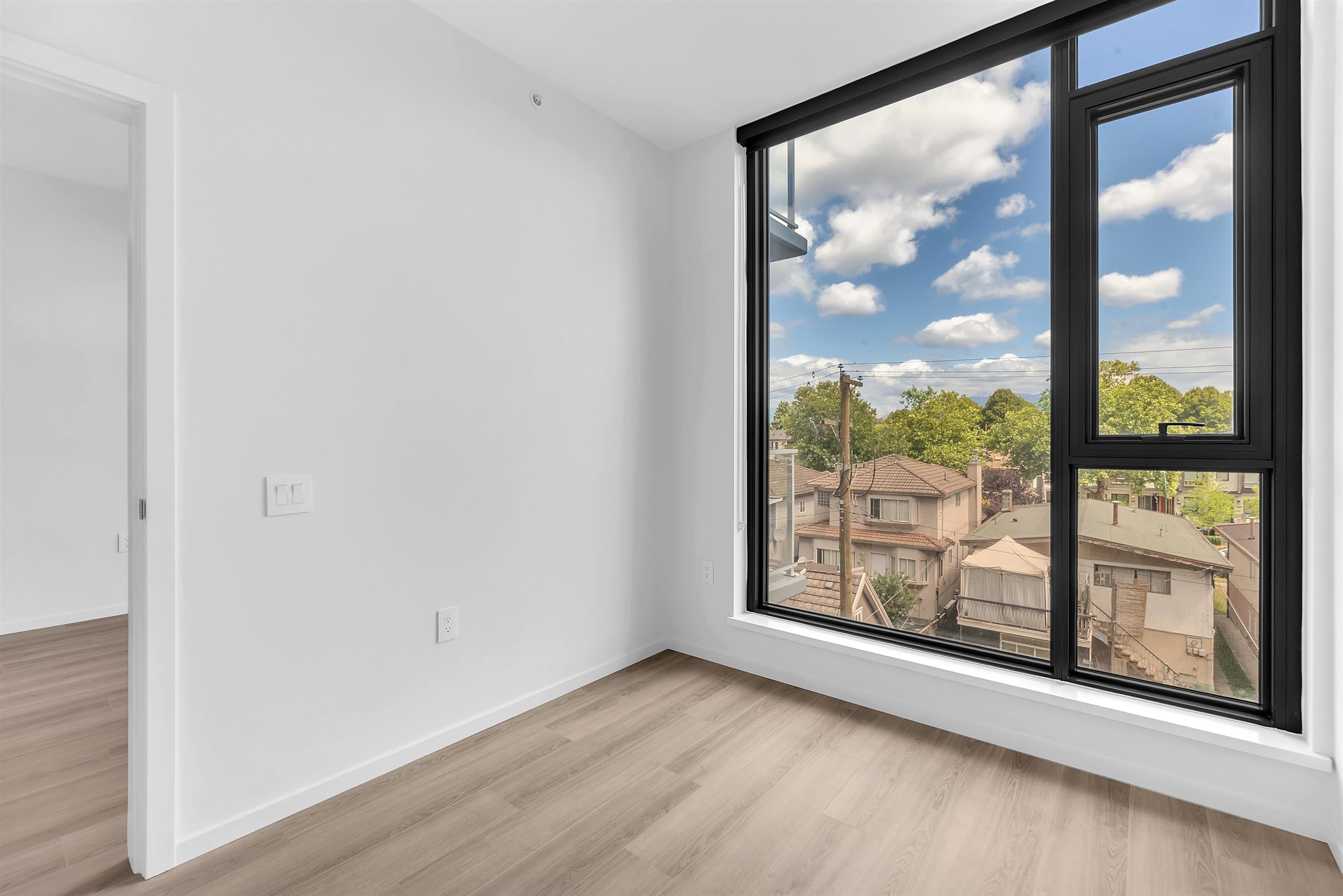 4XX 2729 Kingsway  - MLS&reg; # R3138149