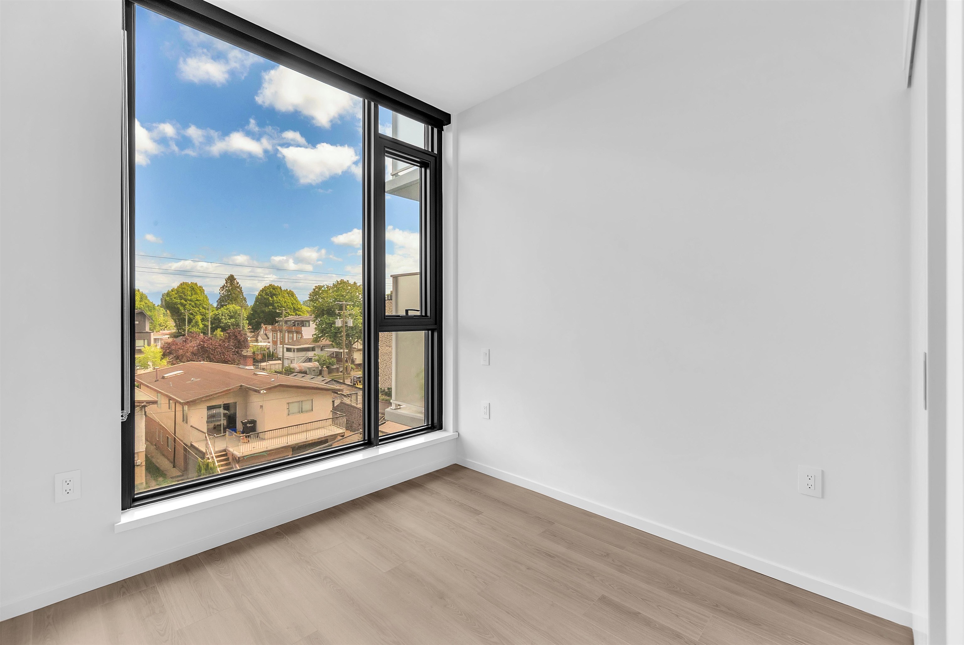 4XX 2729 Kingsway  - MLS&reg; # R3138149