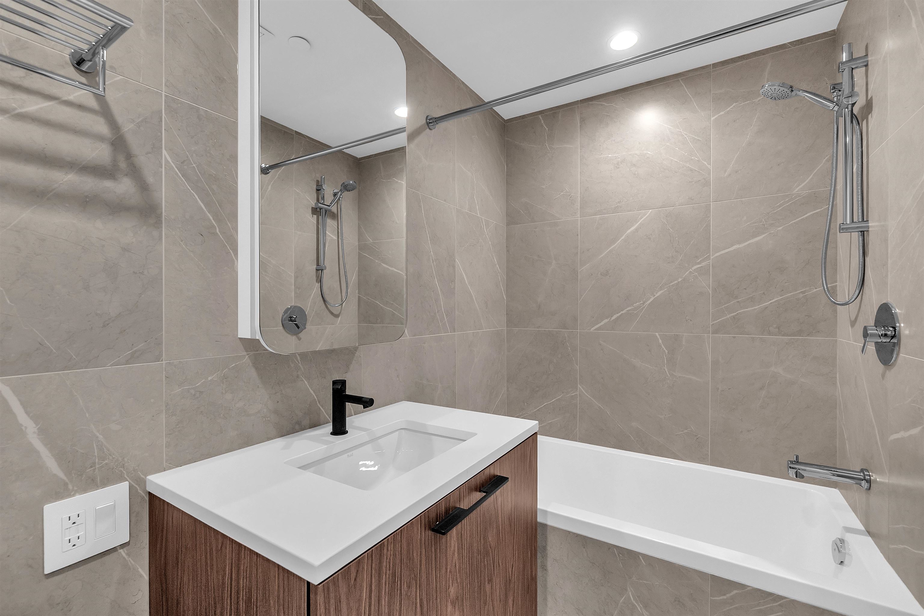 4XX 2729 Kingsway  - MLS&reg; # R3138149