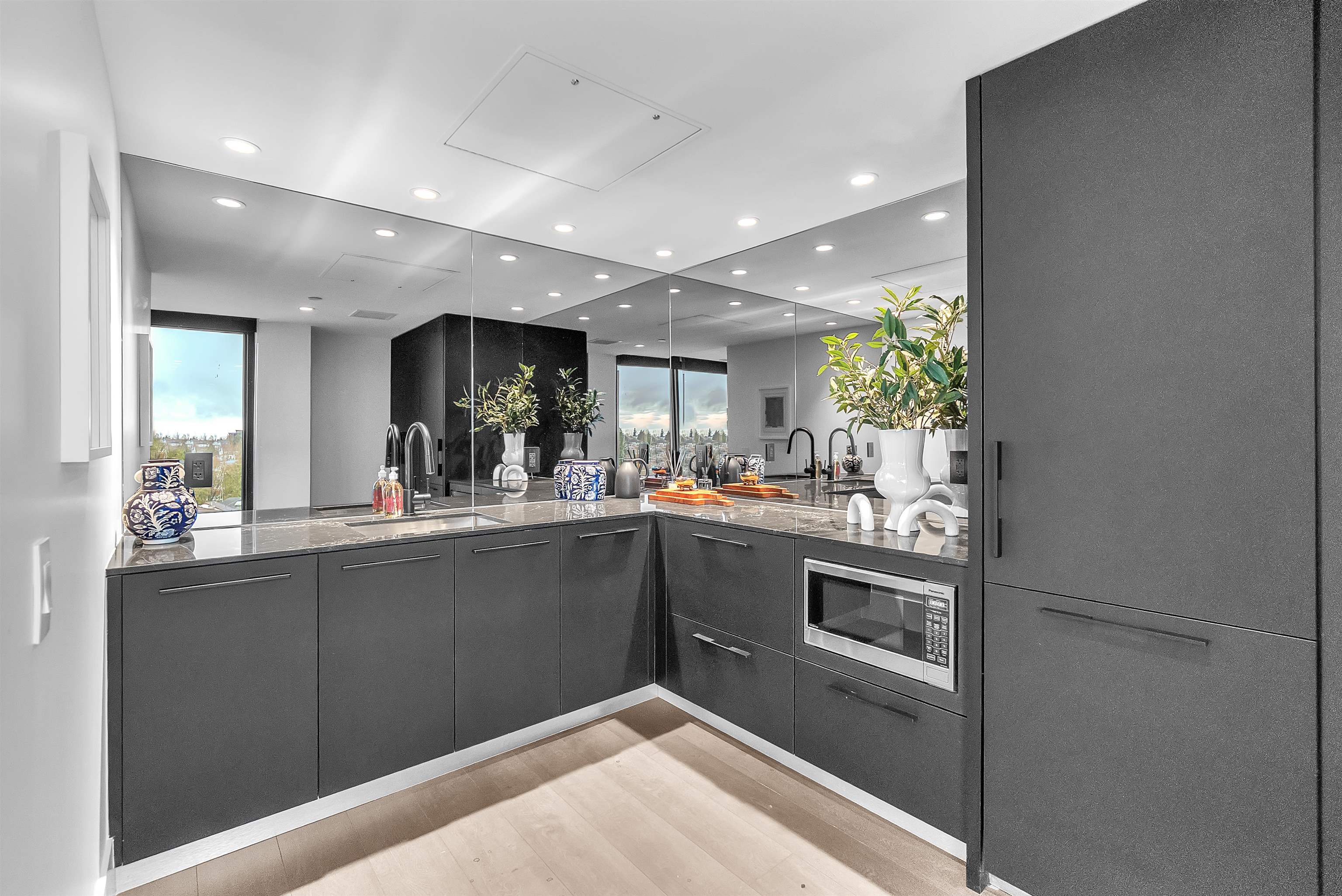 4XX 2729 Kingsway  - MLS&reg; # R3138149