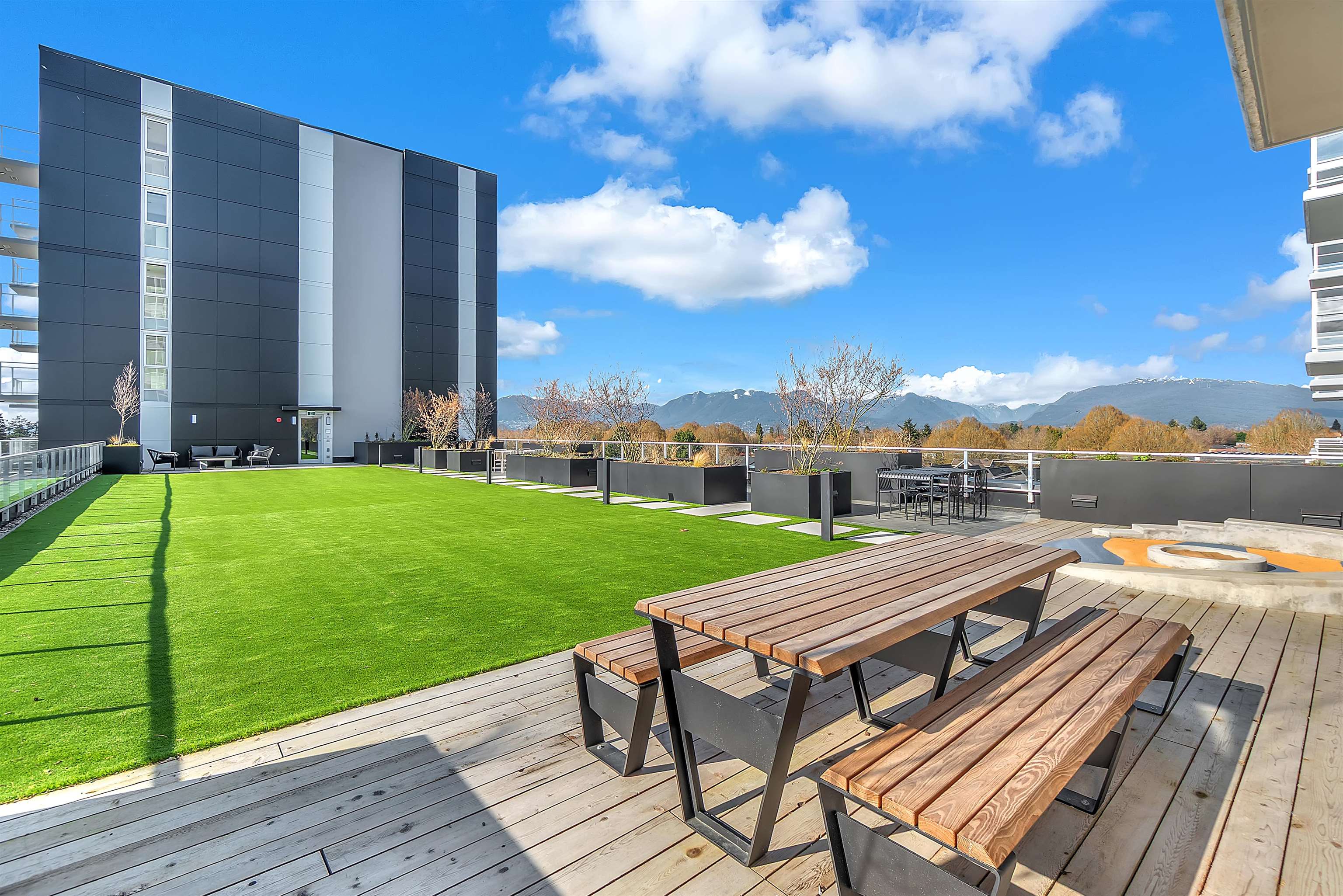 4XX 2729 Kingsway  - MLS&reg; # R3138149