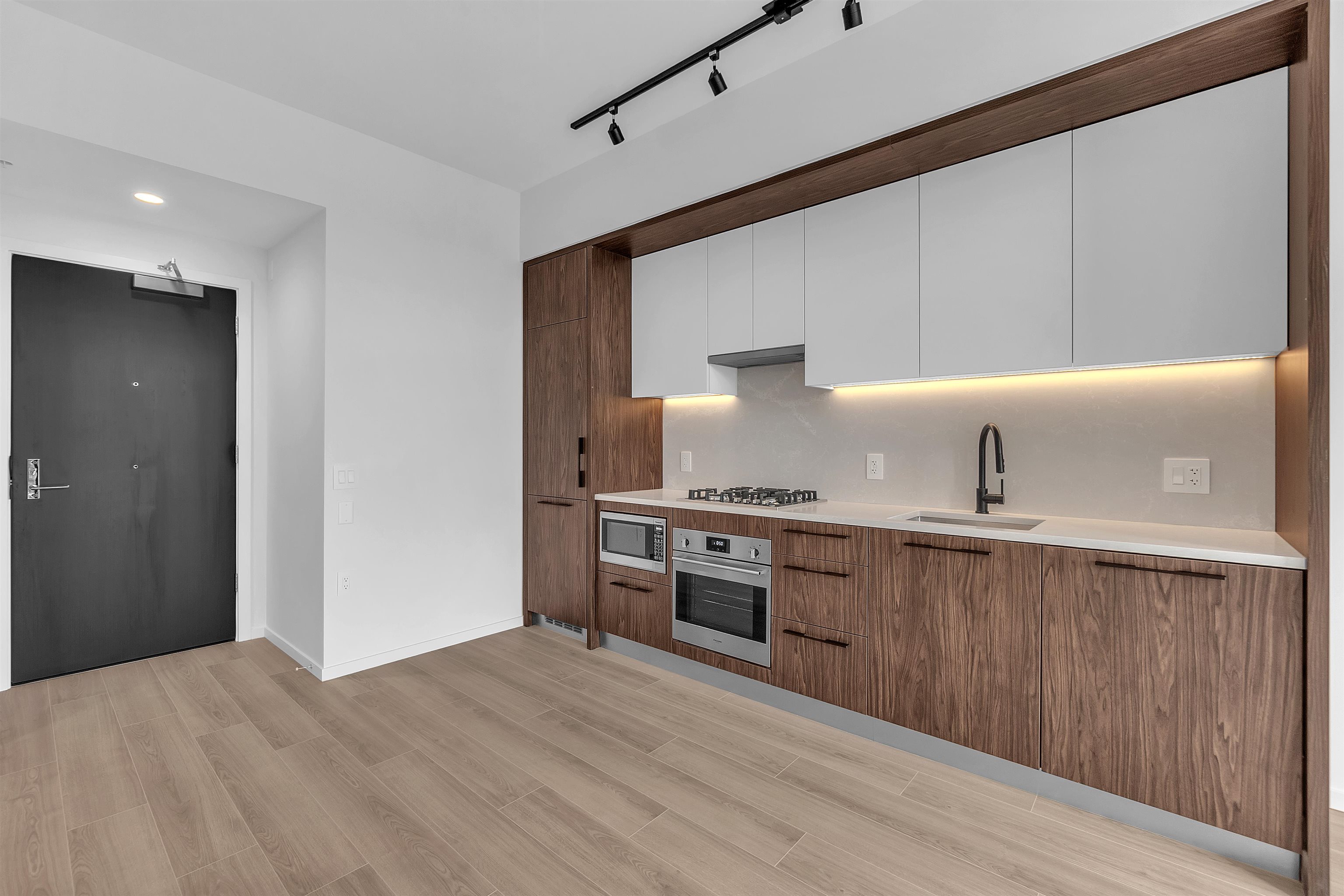 4XX 2729 Kingsway  - MLS&reg; # R3138149