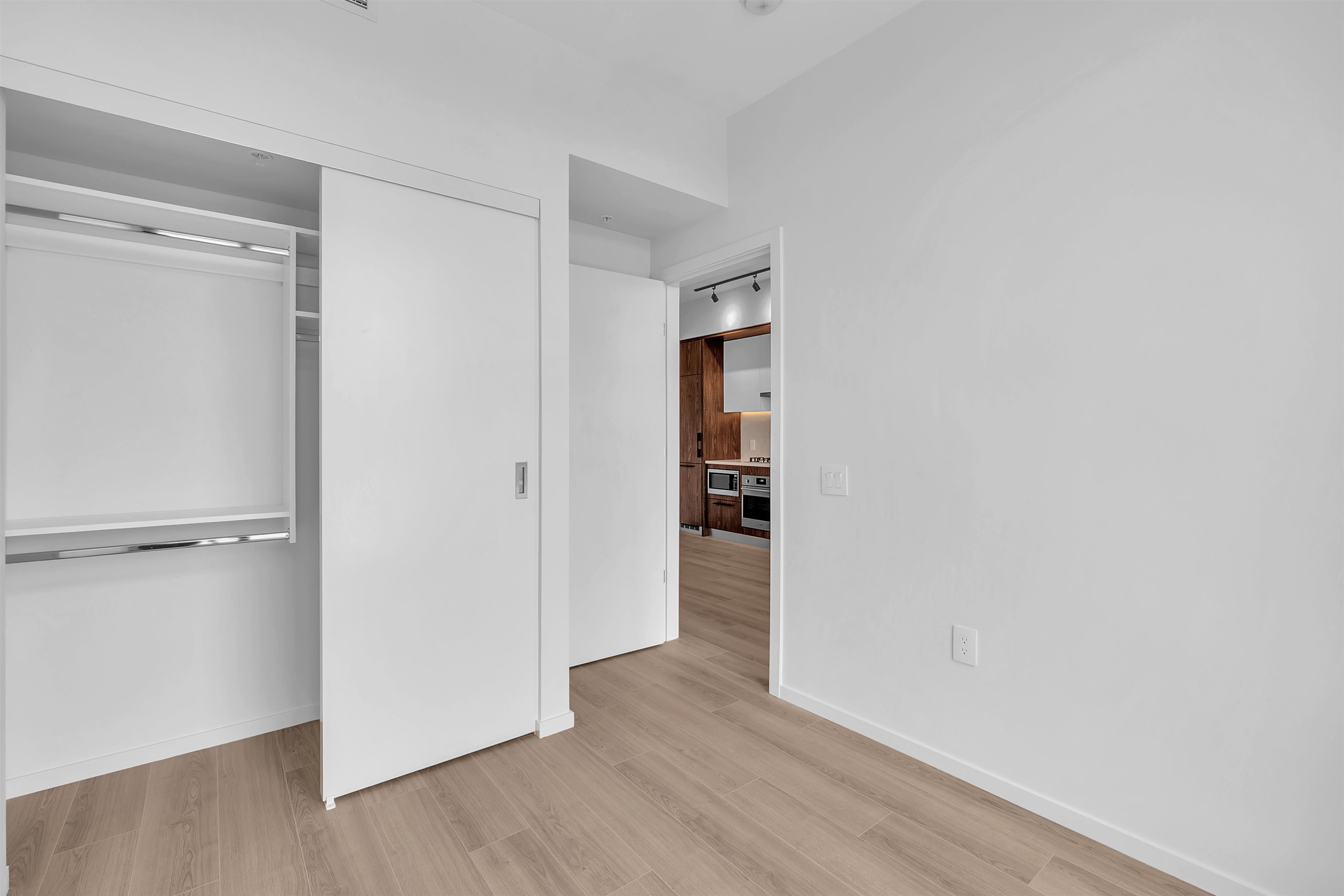 4XX 2729 Kingsway  - MLS&reg; # R3138149