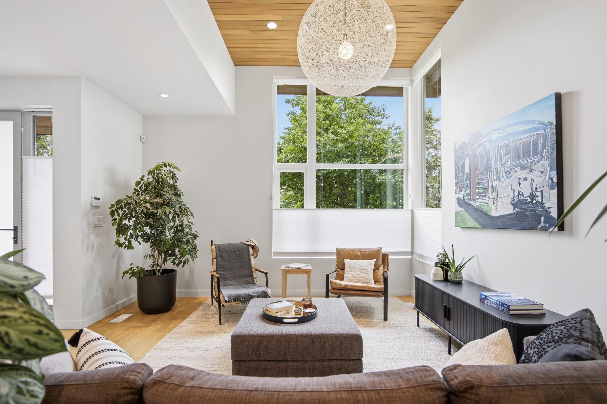  364 15th Street - MLS&reg; # R3138388