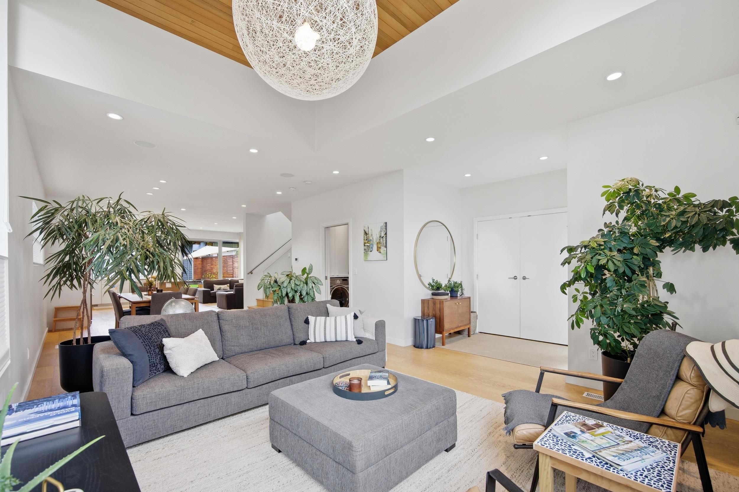  364 15th Street - MLS&reg; # R3138388