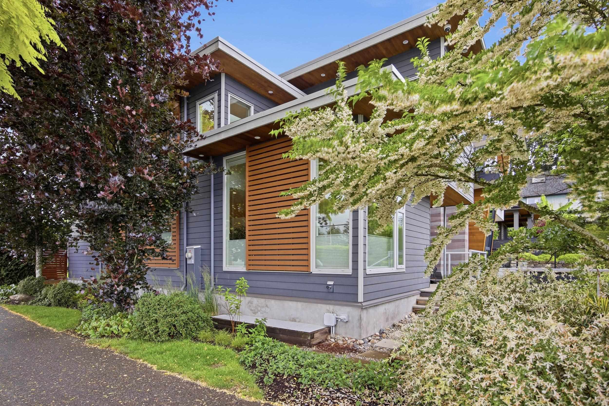  364 15th Street - MLS&reg; # R3138388