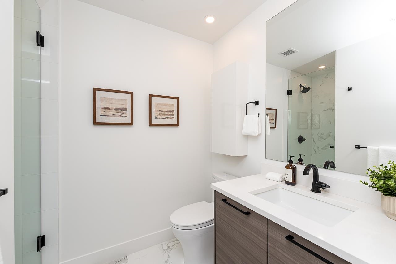 203 422 Lakewood Drive - MLS&reg; # R3138800