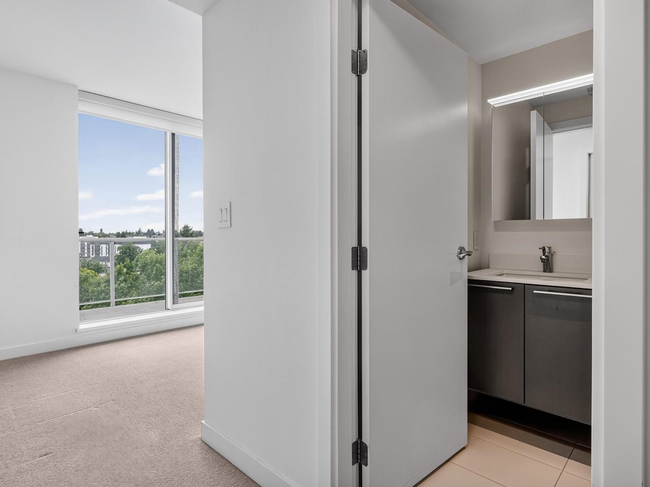 906 2221 30th Avenue - MLS&reg; # R3138995