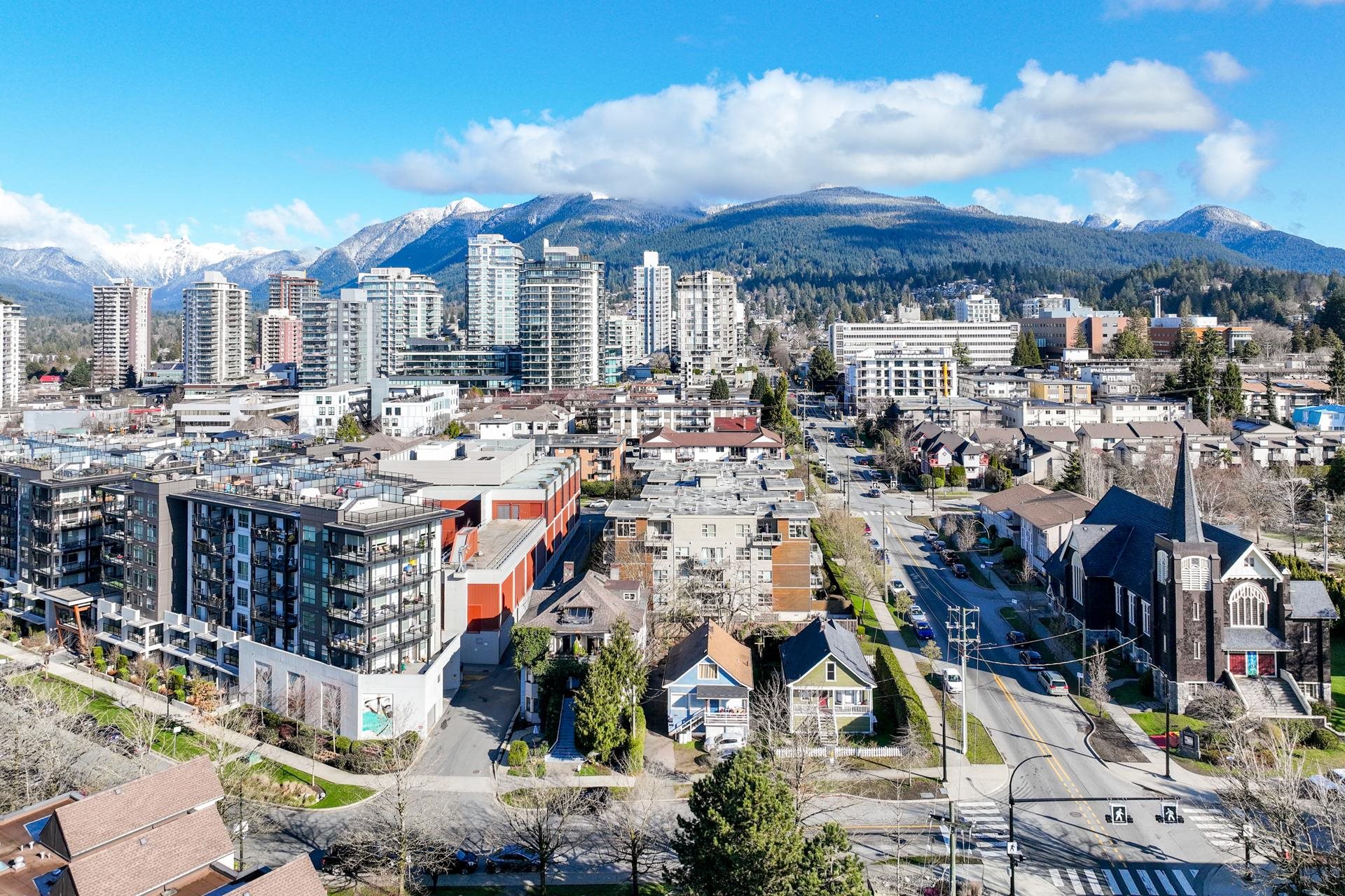  160 164 10th Street - MLS&reg; # R3139414