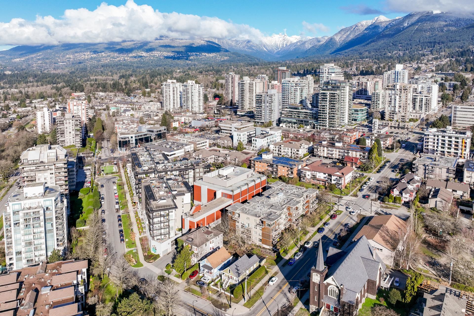  160 164 10th Street - MLS&reg; # R3139414