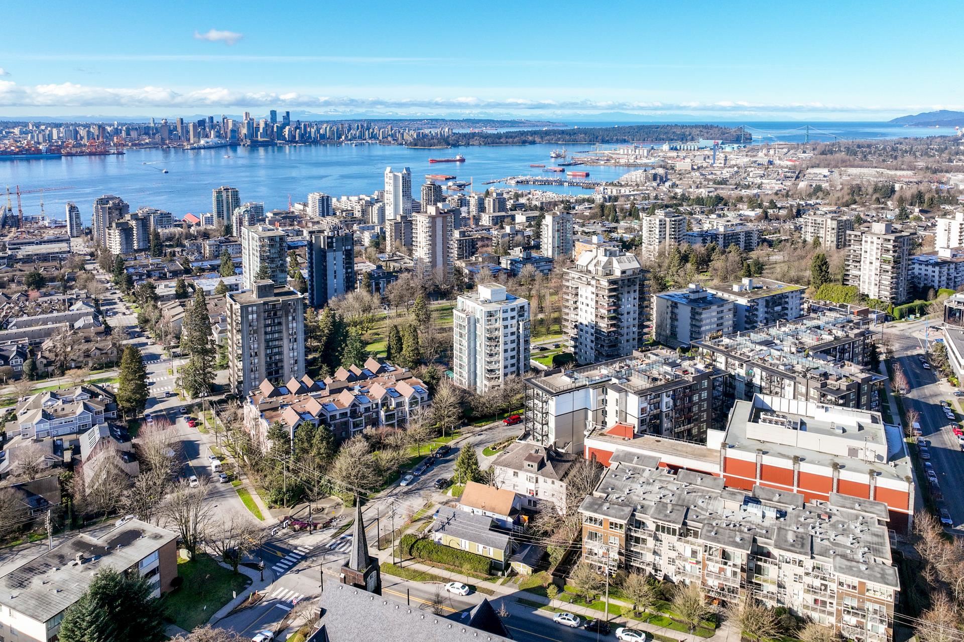  160 164 10th Street - MLS&reg; # R3139414