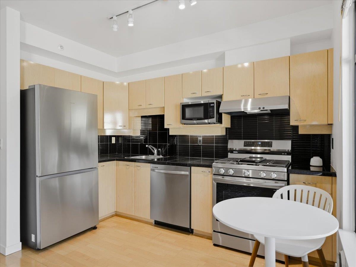 503 2228 Marstrand Avenue - MLS&reg; # R3139472