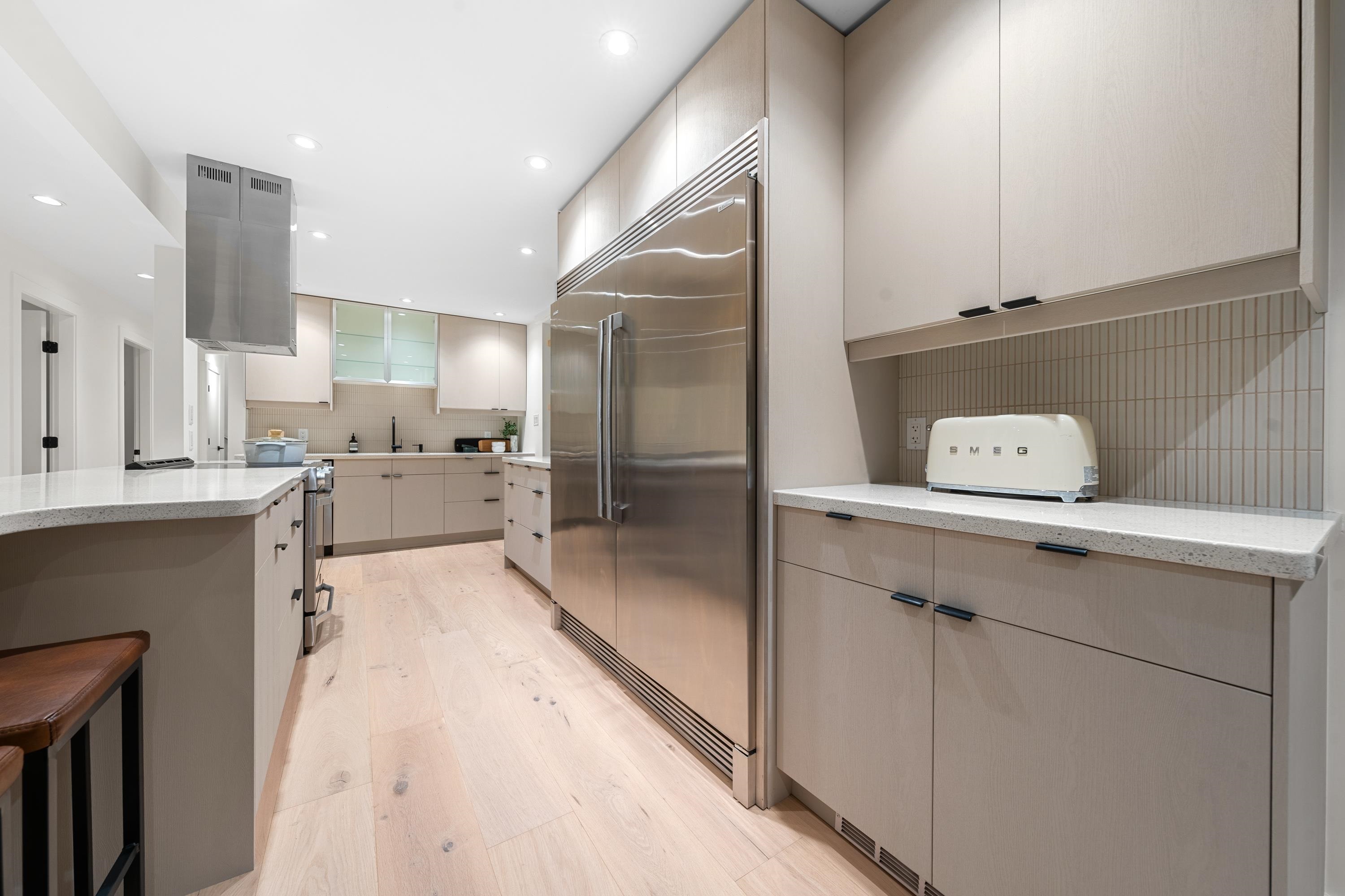  1140 17 Street - MLS&reg; # R3140844