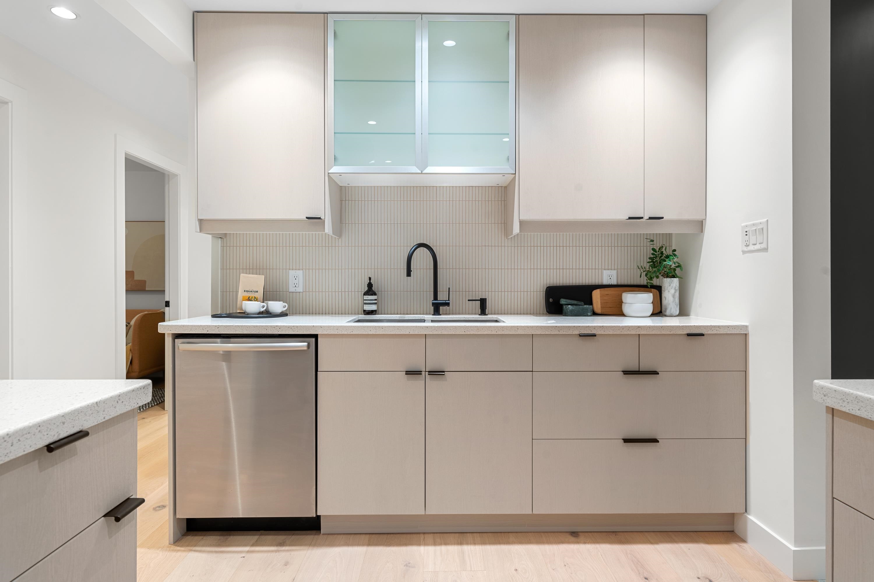  1140 17 Street - MLS&reg; # R3140844
