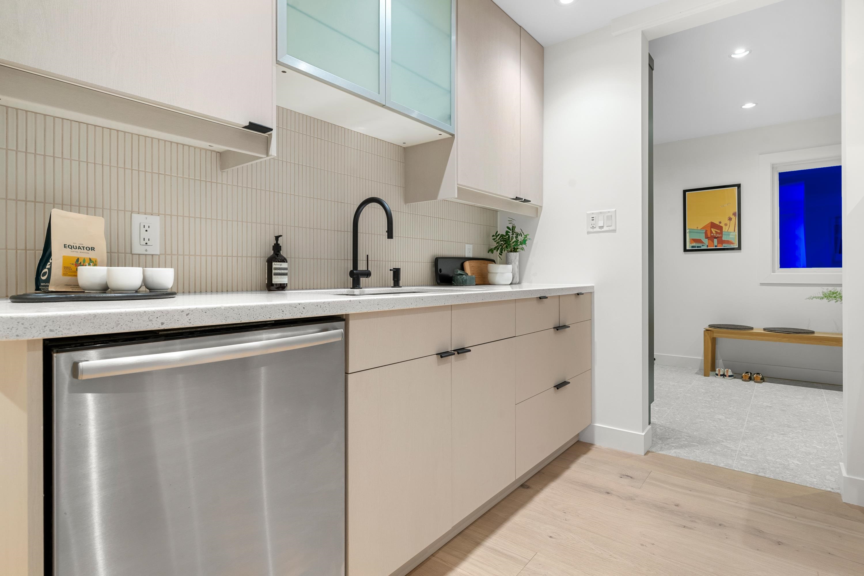  1140 17 Street - MLS&reg; # R3140844