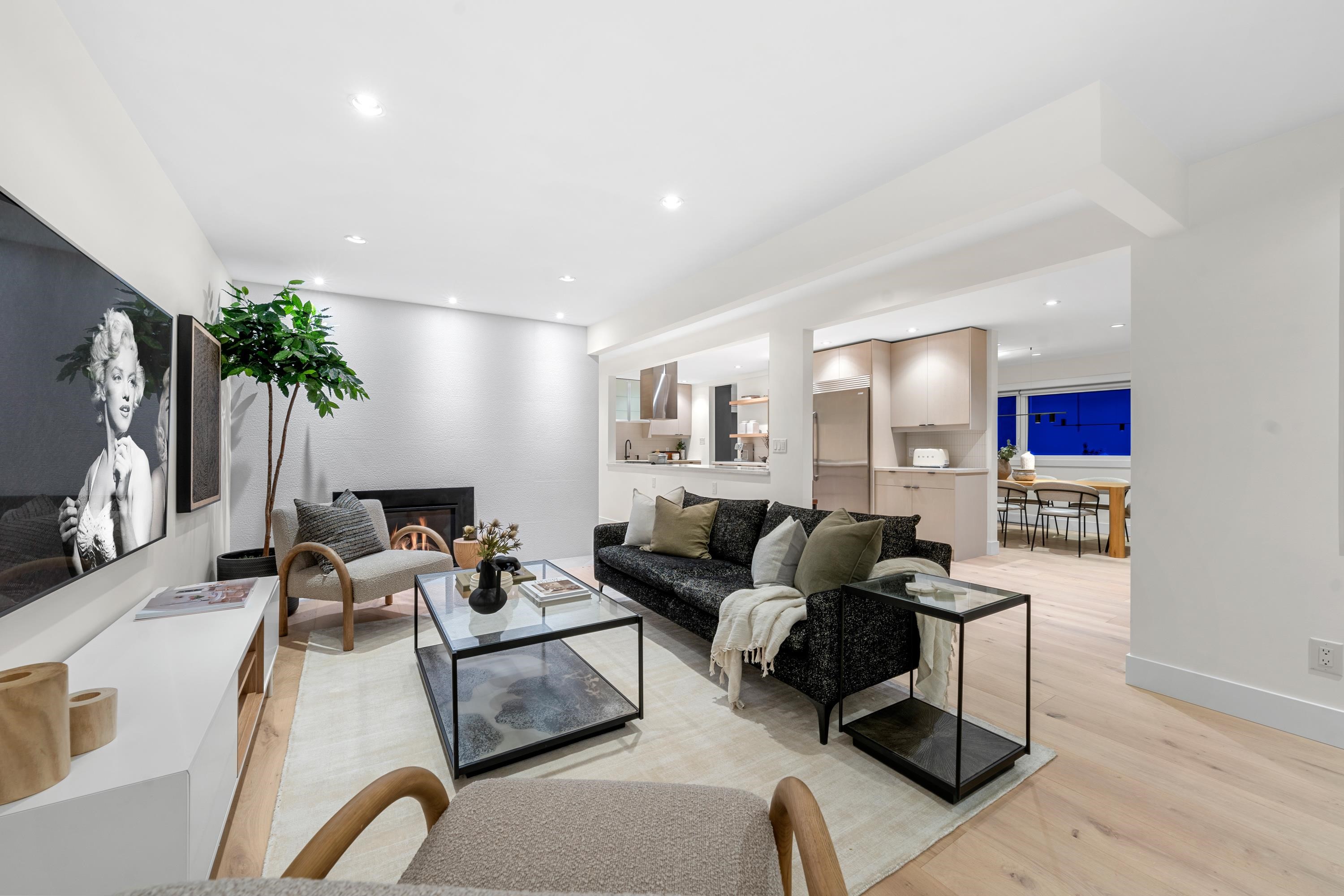  1140 17 Street - MLS&reg; # R3140844