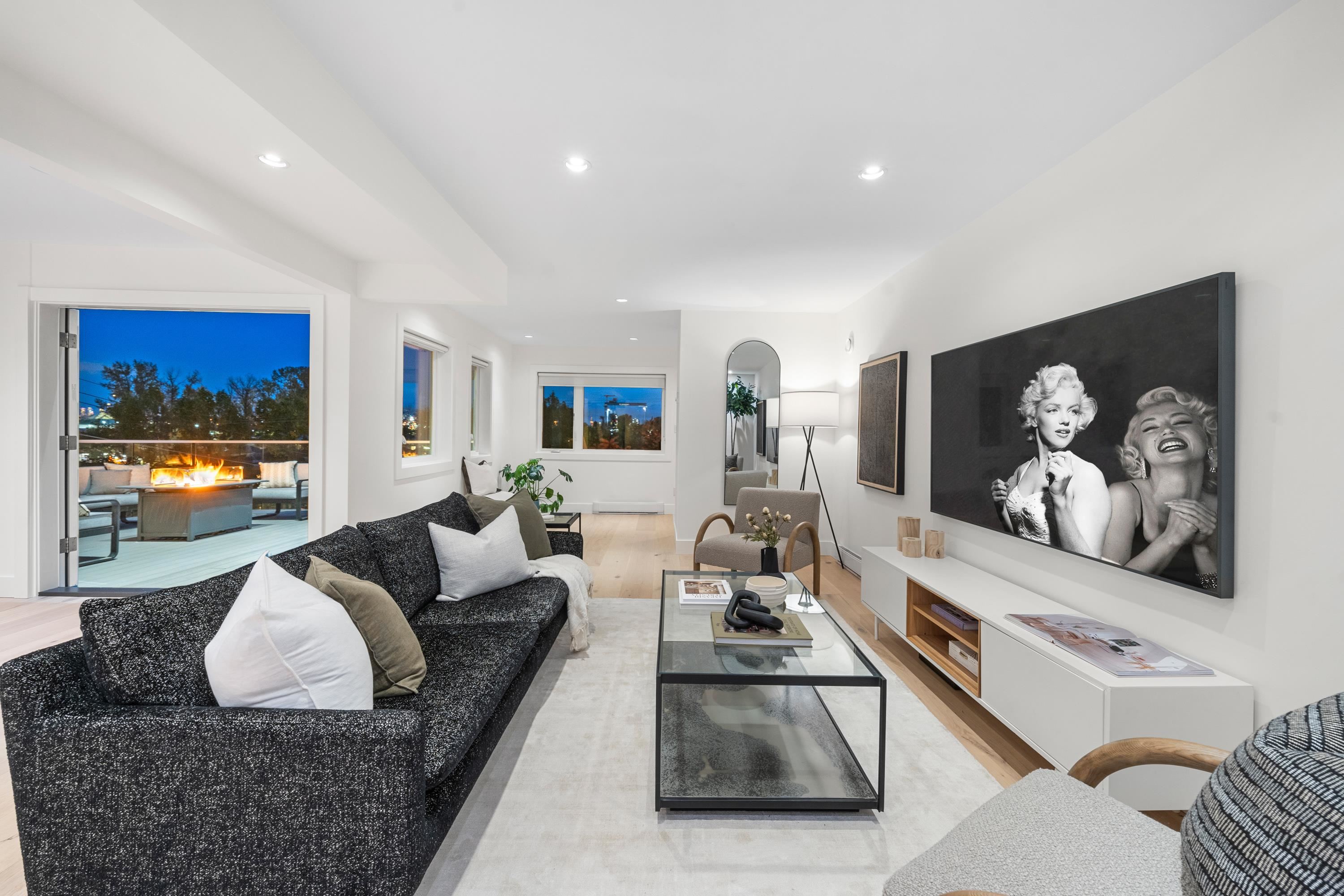 1140 17 Street - MLS&reg; # R3140844