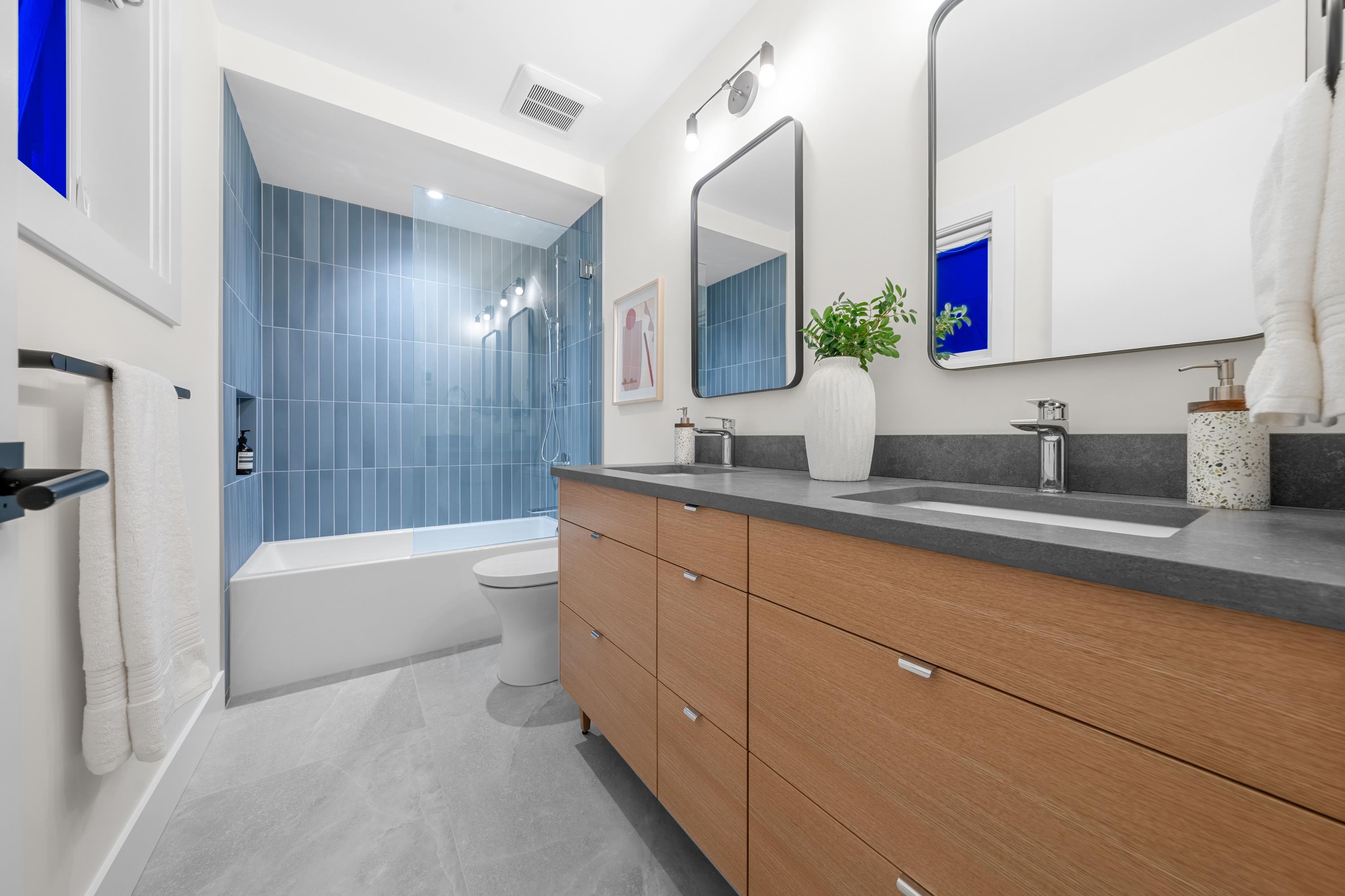  1140 17 Street - MLS&reg; # R3140844