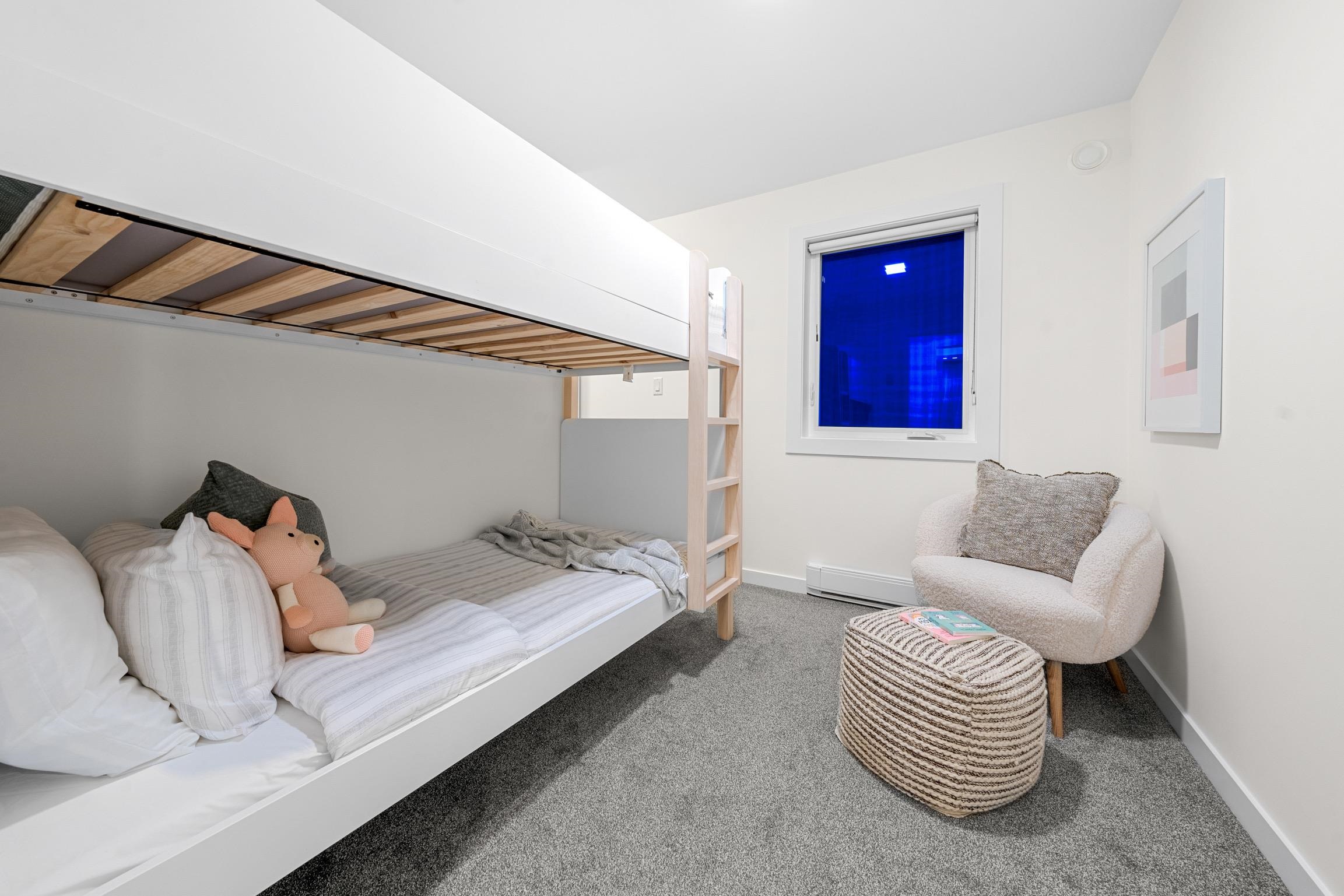  1140 17 Street - MLS&reg; # R3140844