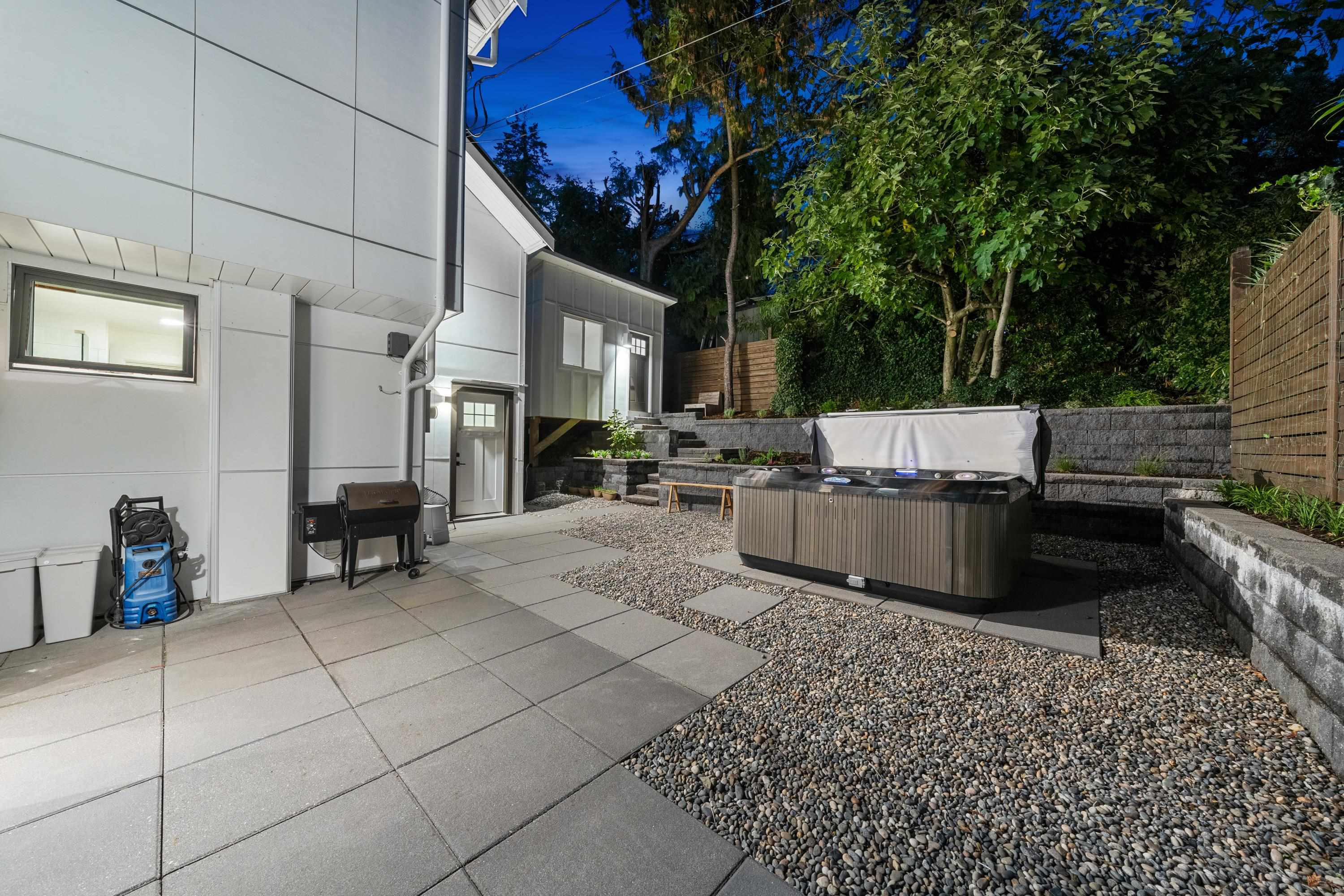  1140 17 Street - MLS&reg; # R3140844