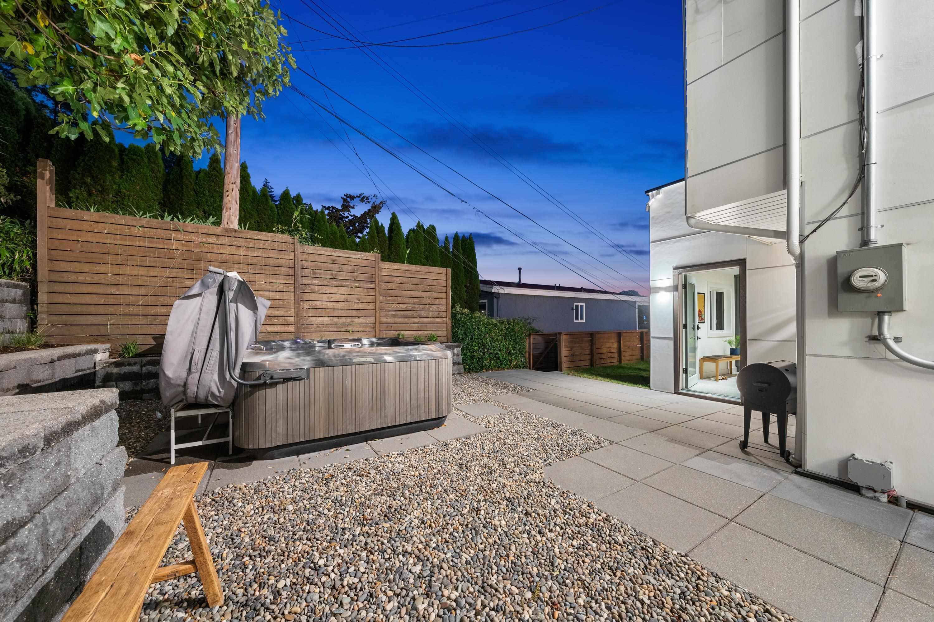  1140 17 Street - MLS&reg; # R3140844