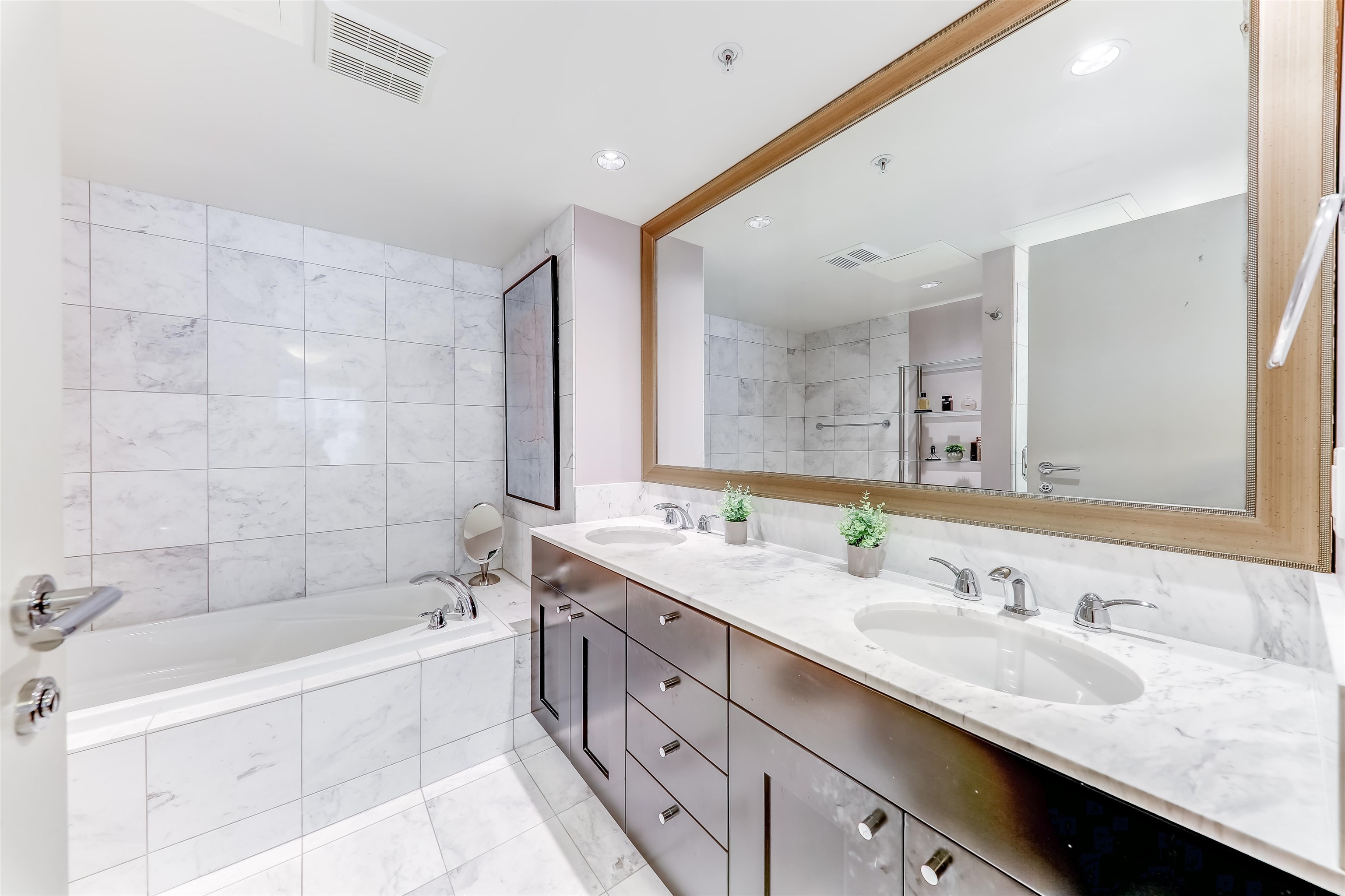 402 590 Nicola Street - MLS&reg; # R3141596