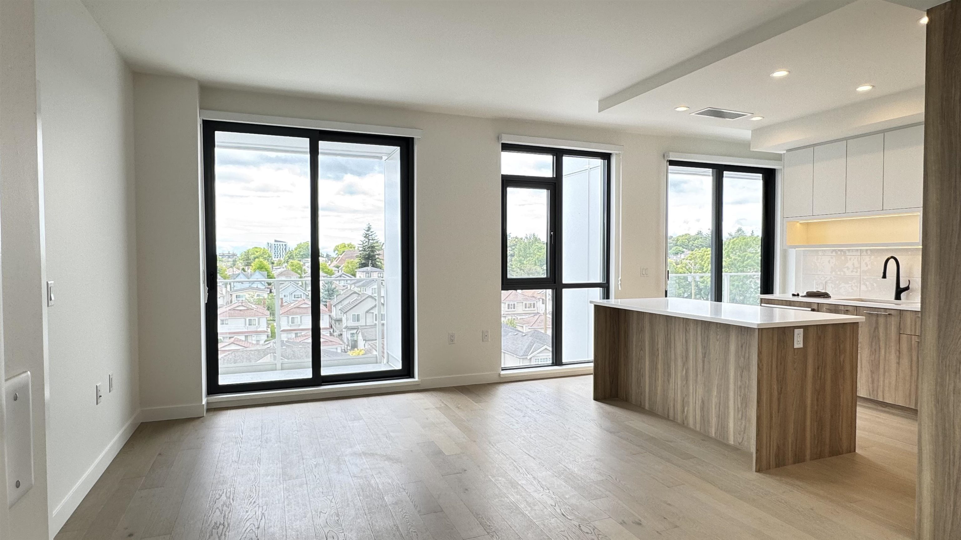 604 8398 Oak Street - MLS&reg; # R3141863