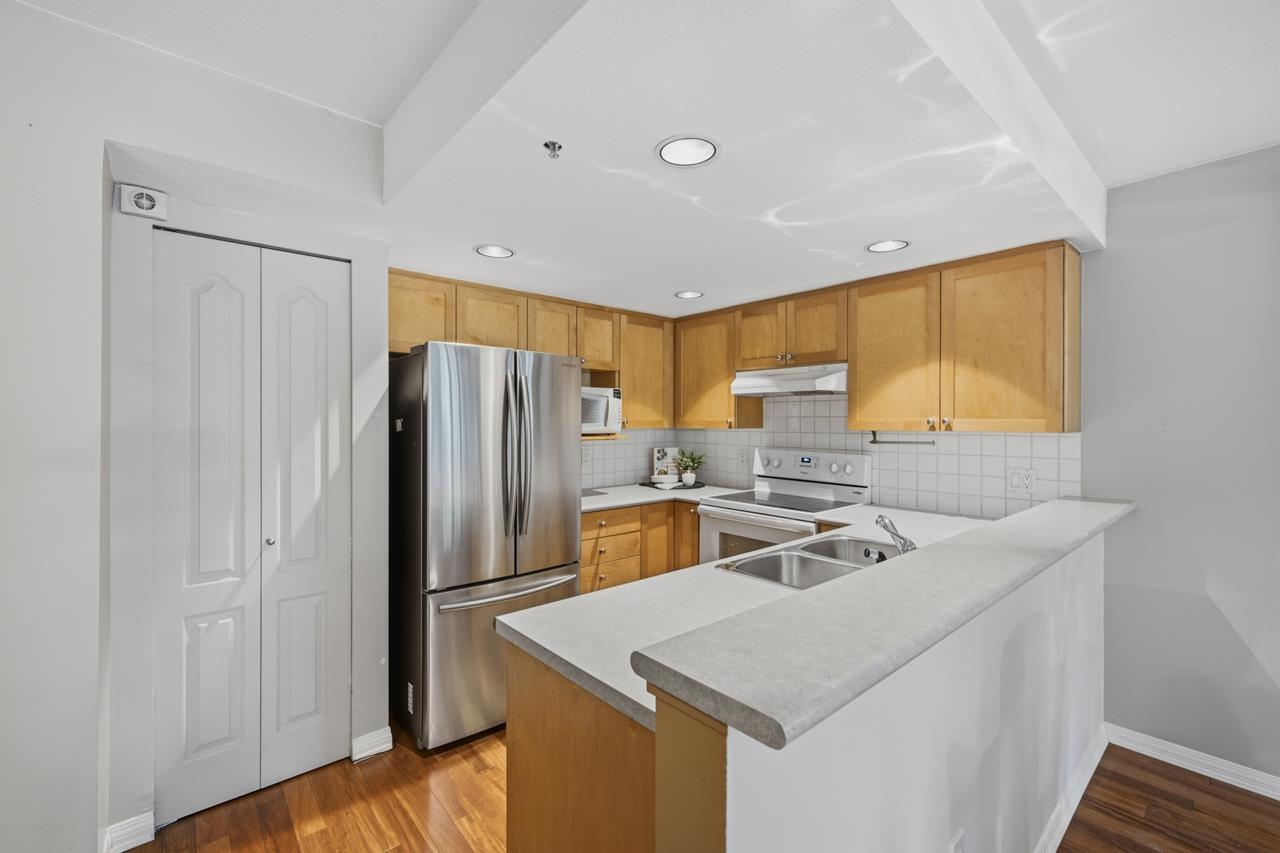  3018 4th Avenue - MLS&reg; # R3141904