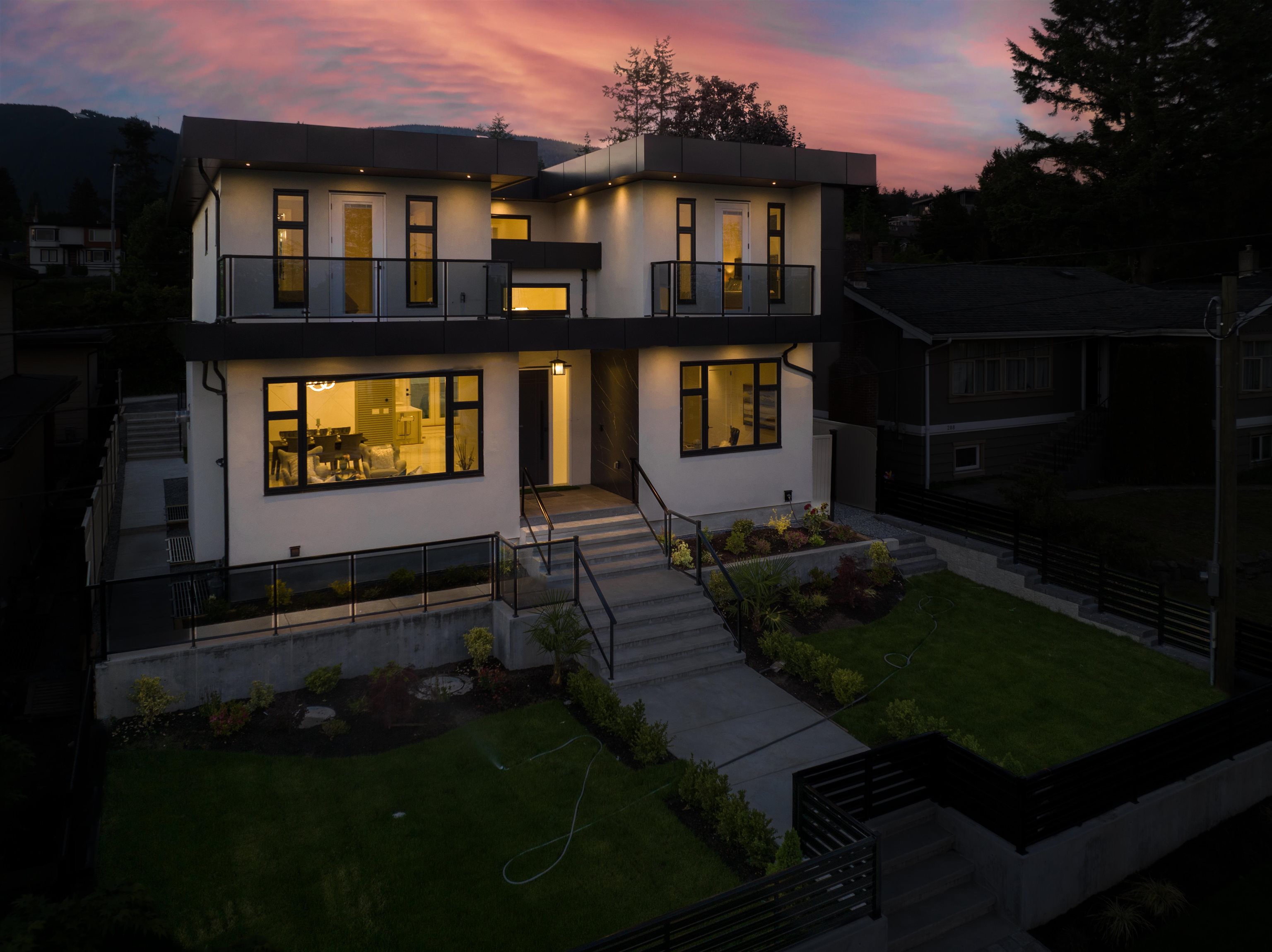  214 24th Street - MLS&reg; # R3142141