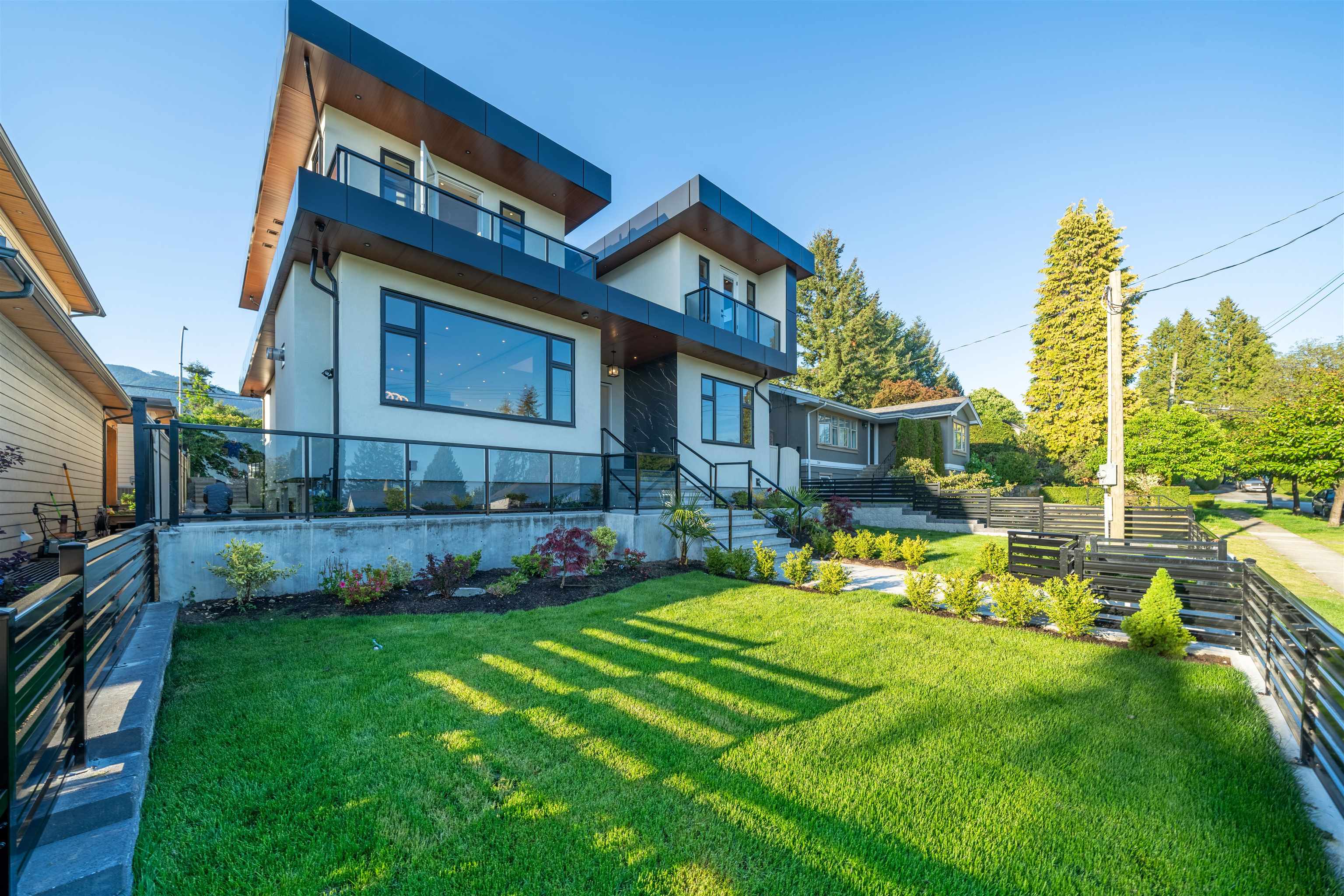  214 24th Street - MLS&reg; # R3142141