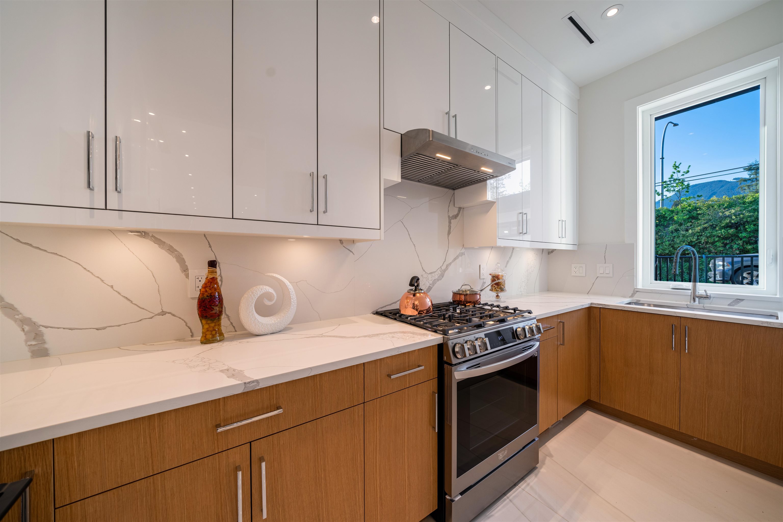  214 24th Street - MLS&reg; # R3142141