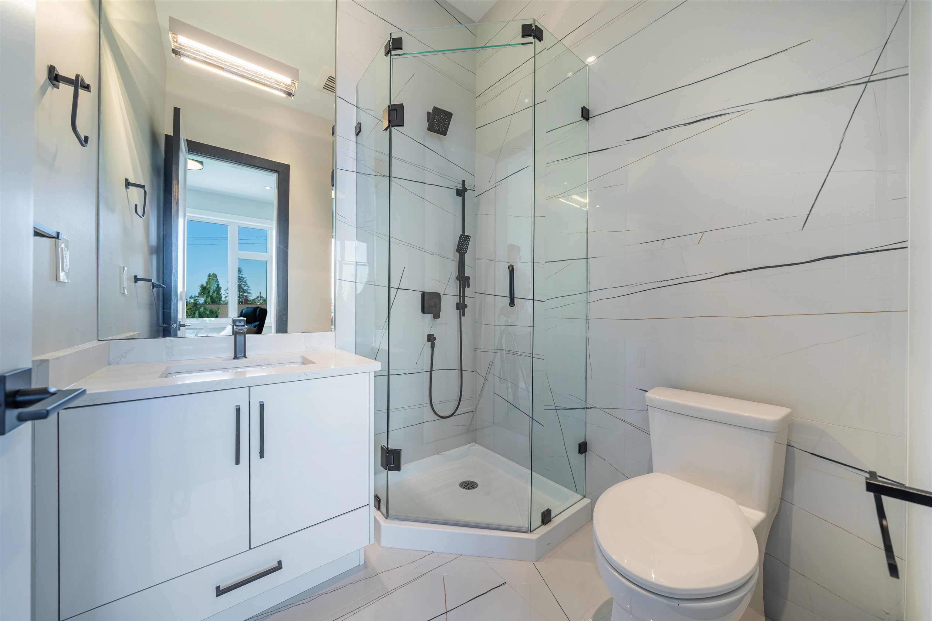  214 24th Street - MLS&reg; # R3142141