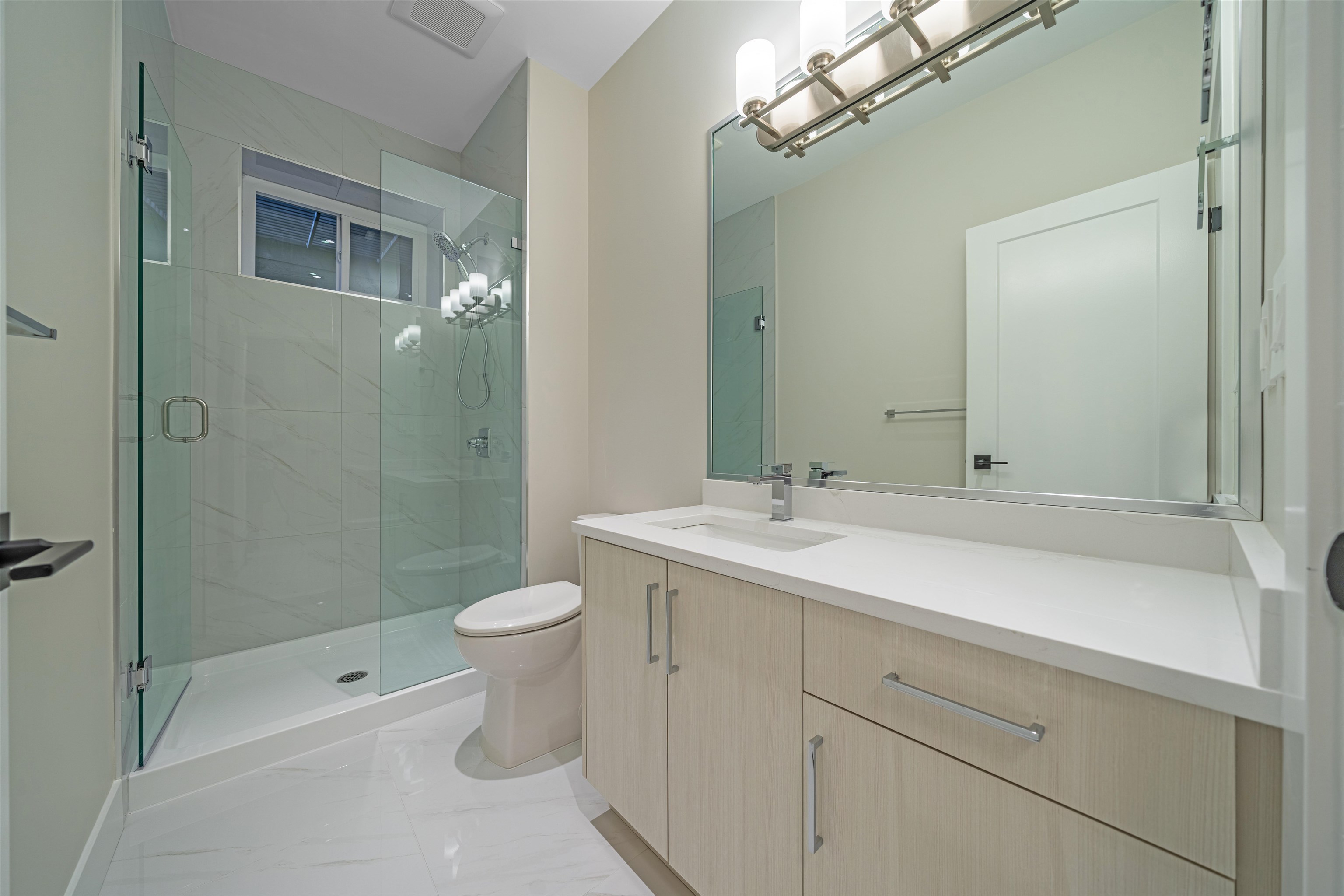  214 24th Street - MLS&reg; # R3142141