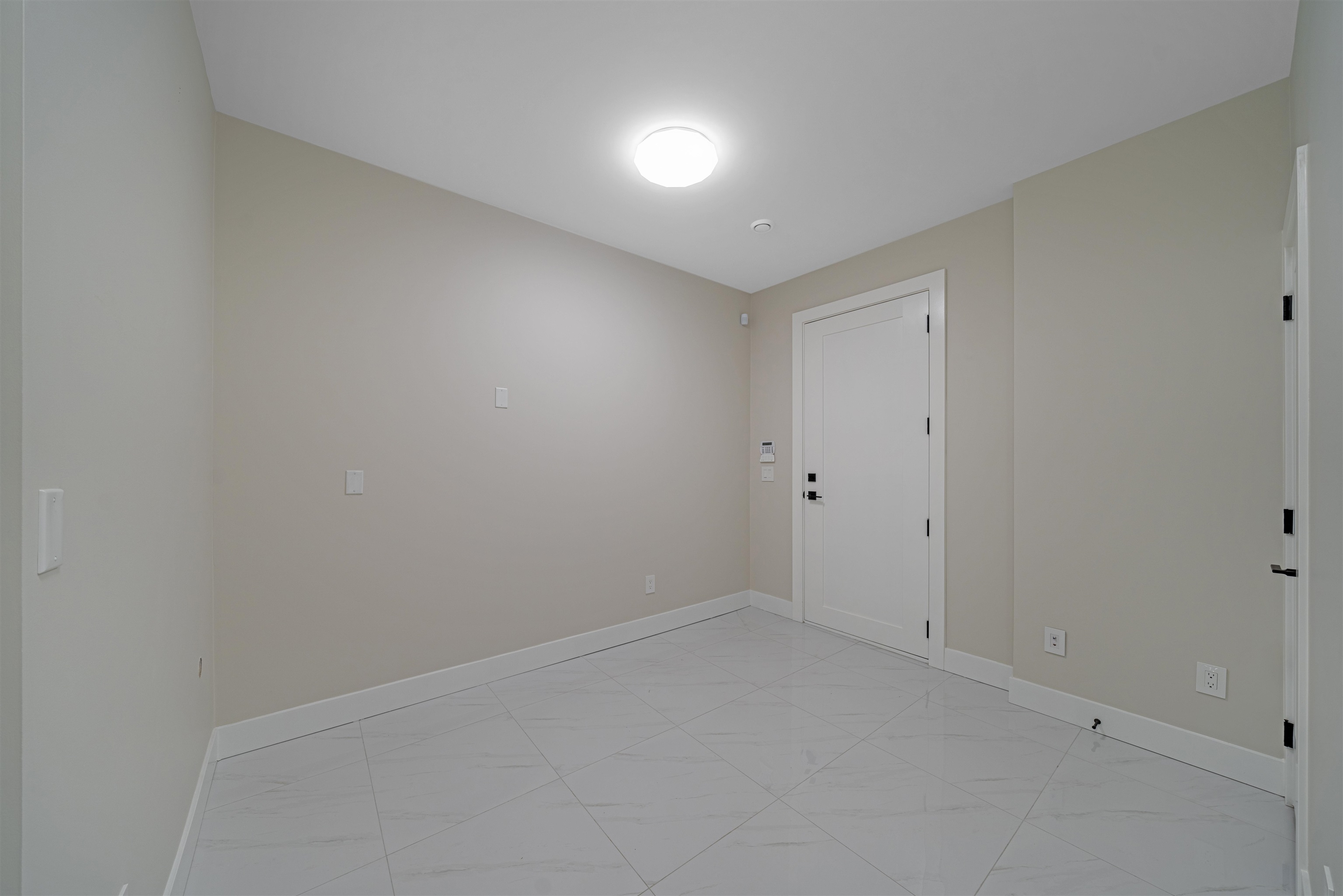  214 24th Street - MLS&reg; # R3142141