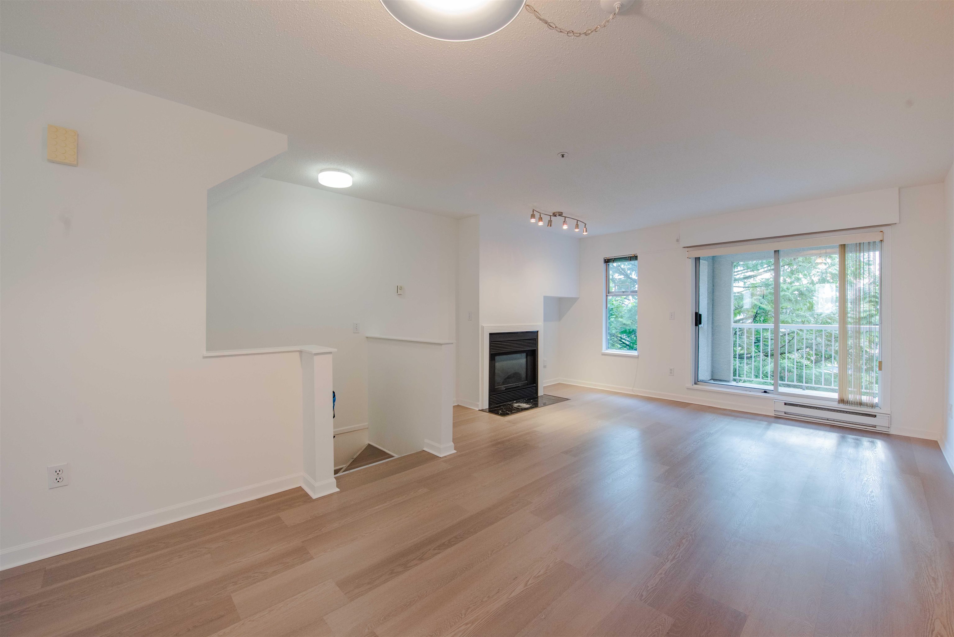 202 3683 Wellington Avenue - MLS&reg; # R3142241