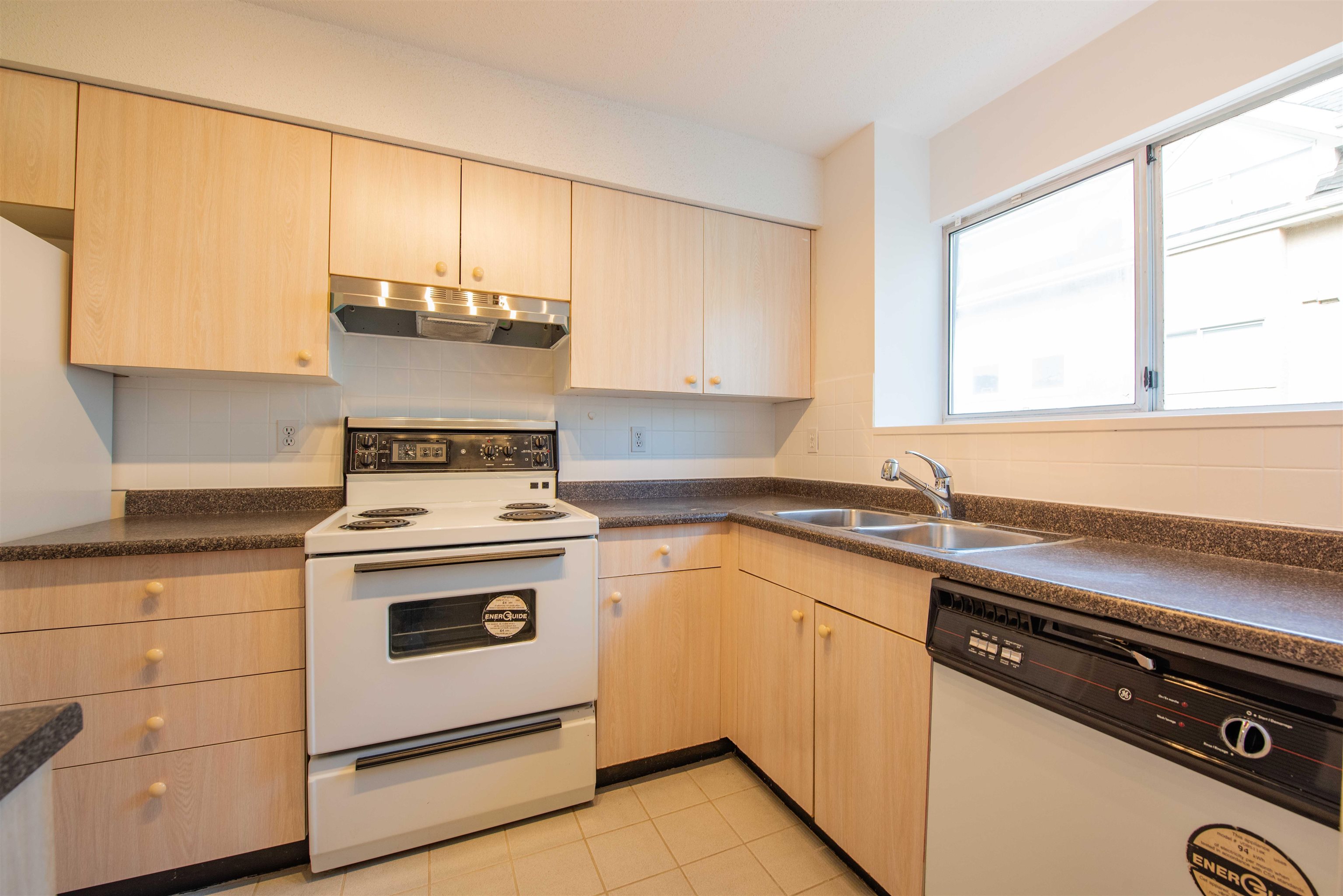 202 3683 Wellington Avenue - MLS&reg; # R3142241