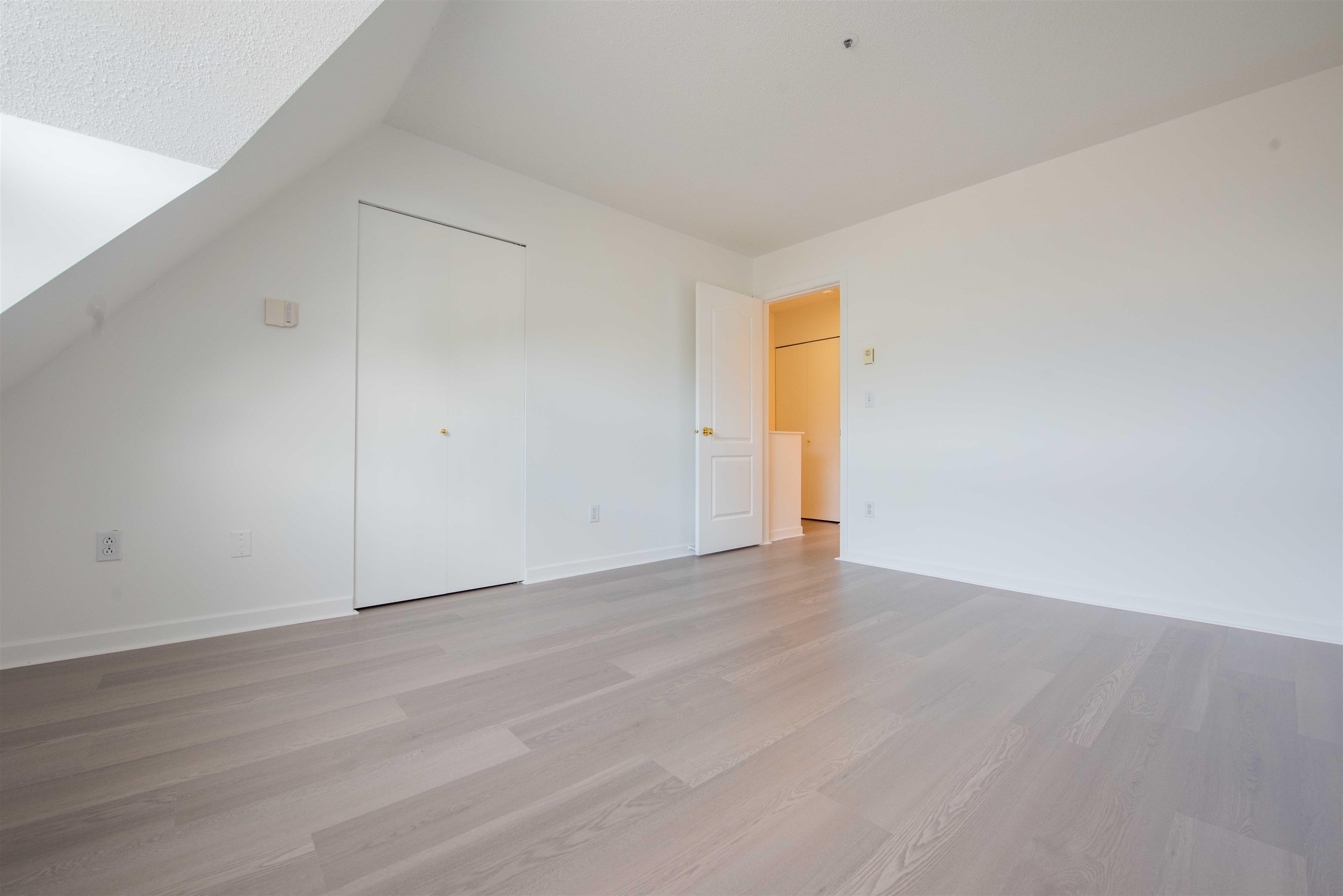 202 3683 Wellington Avenue - MLS&reg; # R3142241