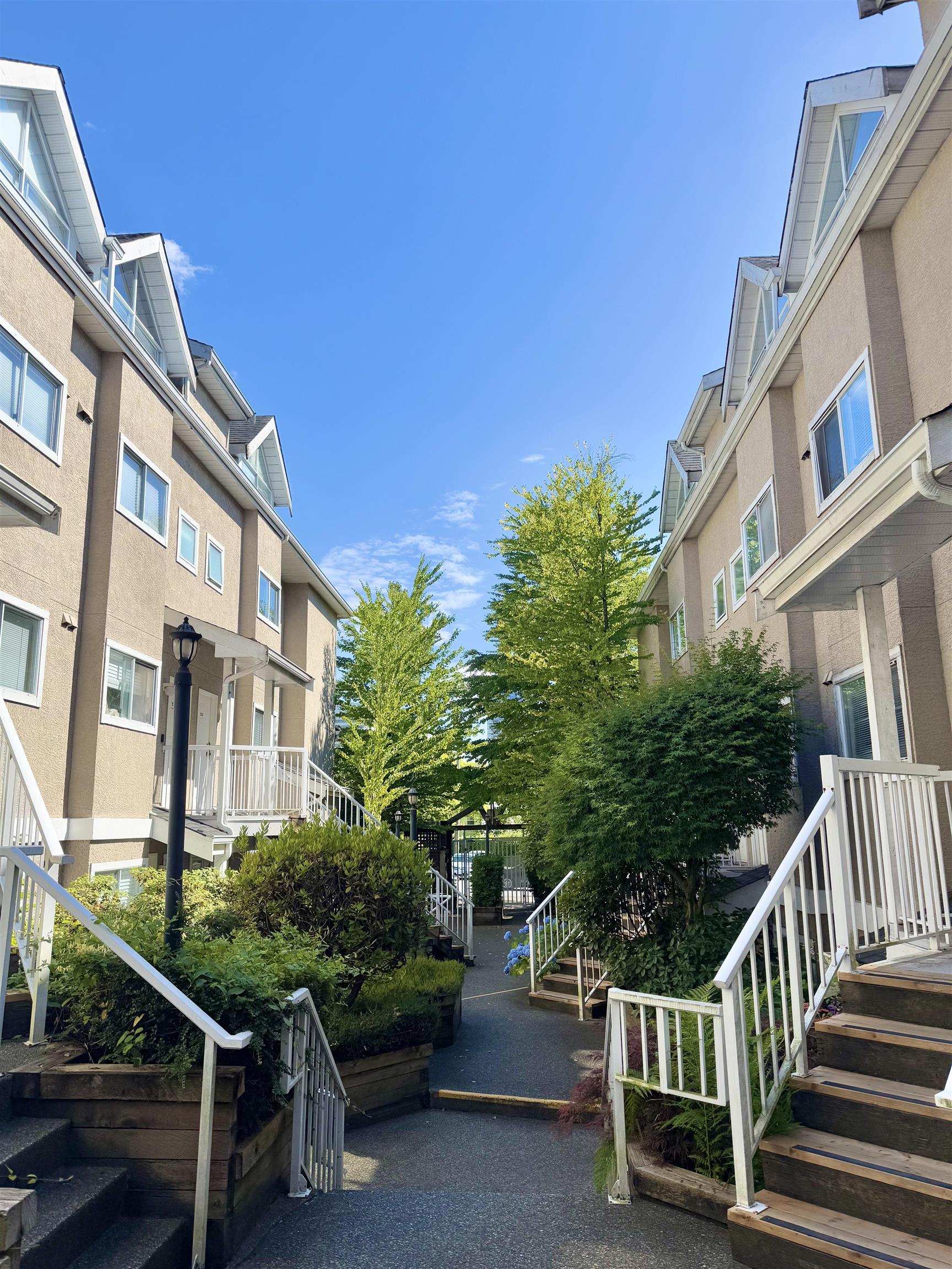 202 3683 Wellington Avenue - MLS&reg; # R3142241