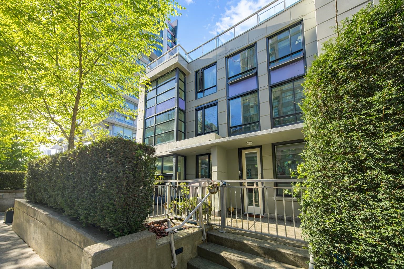  156 1st Avenue - MLS&reg; # R3142601
