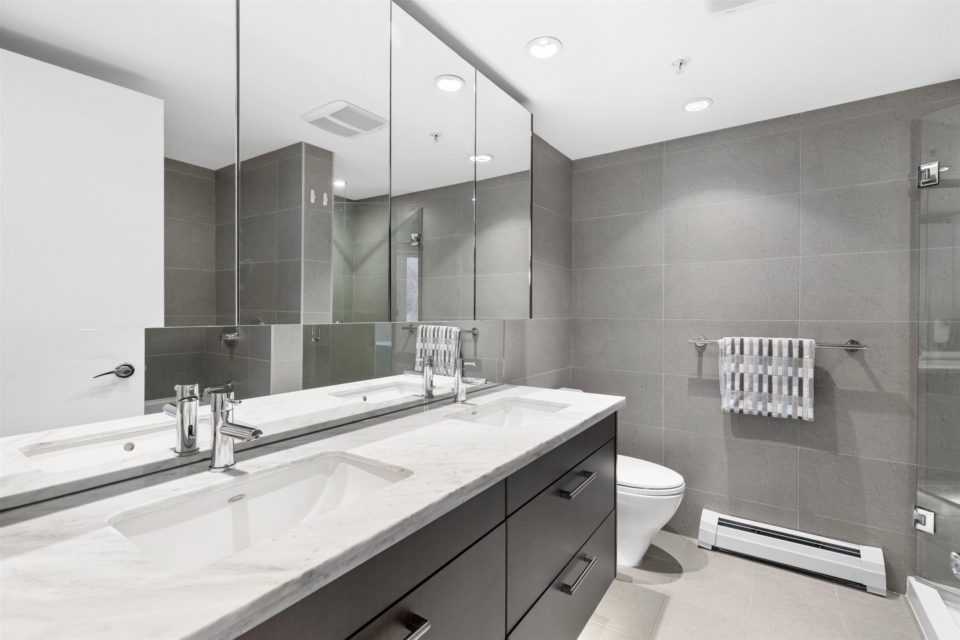  156 1st Avenue - MLS&reg; # R3142601