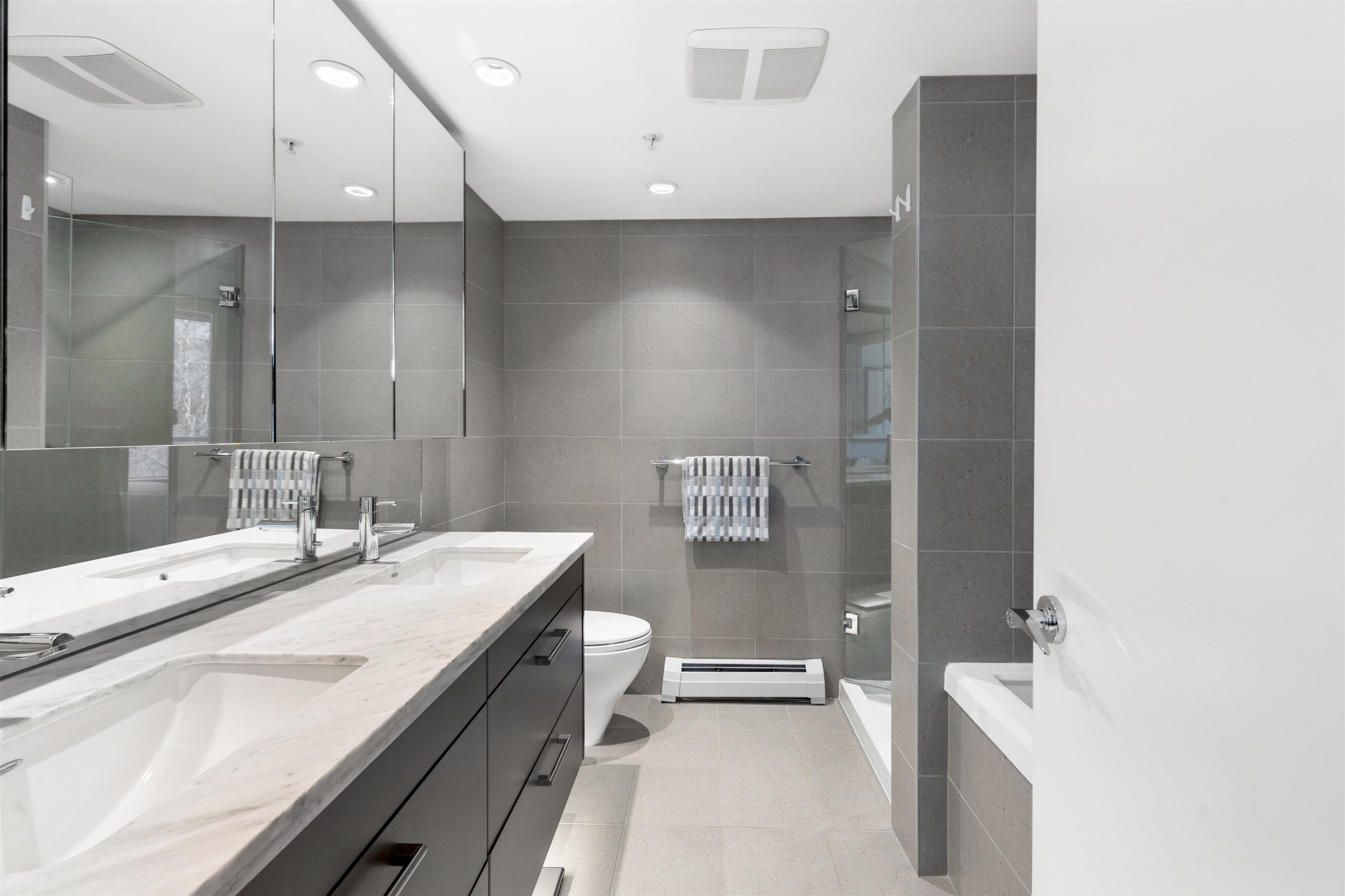  156 1st Avenue - MLS&reg; # R3142601