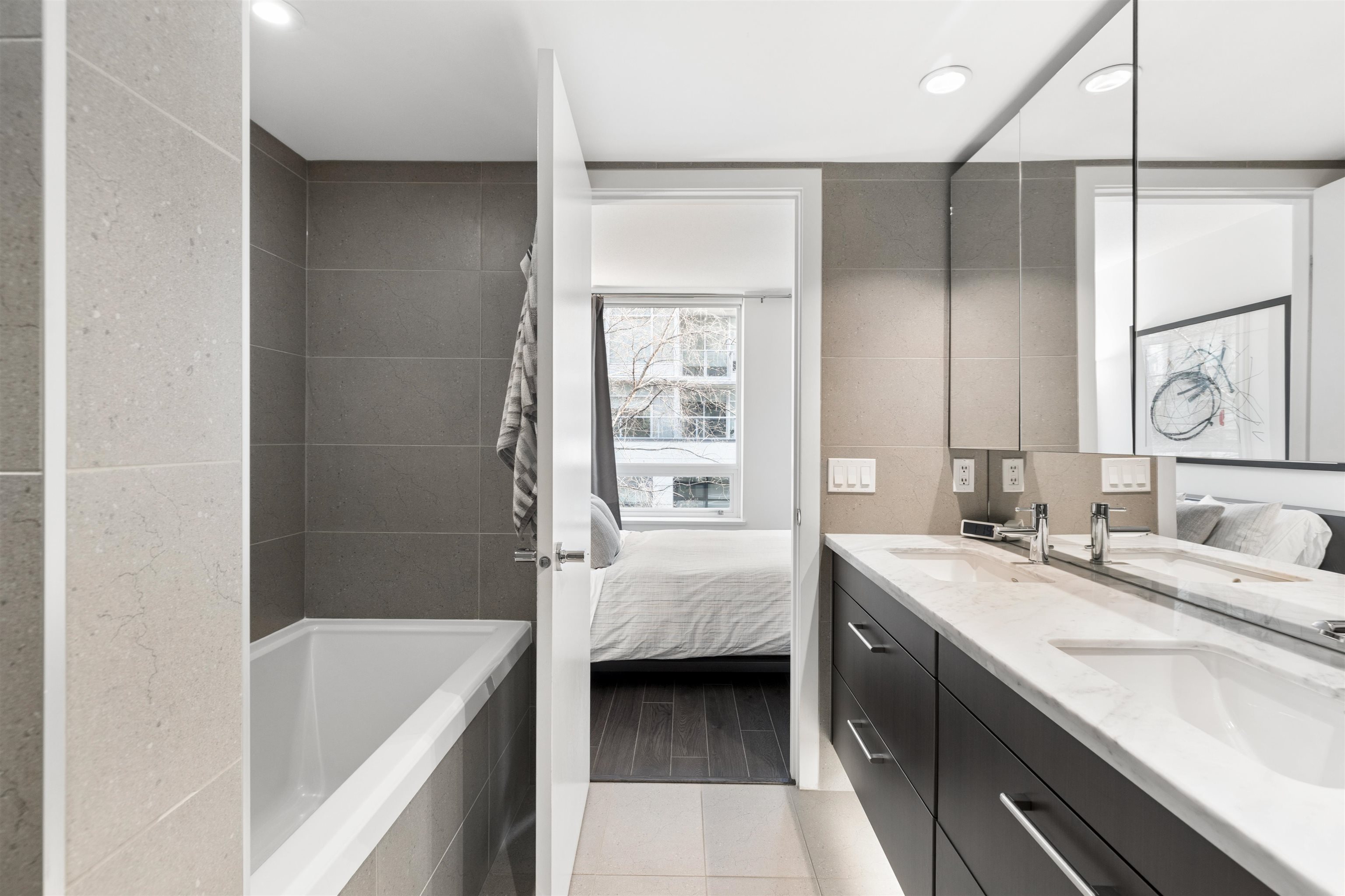  156 1st Avenue - MLS&reg; # R3142601