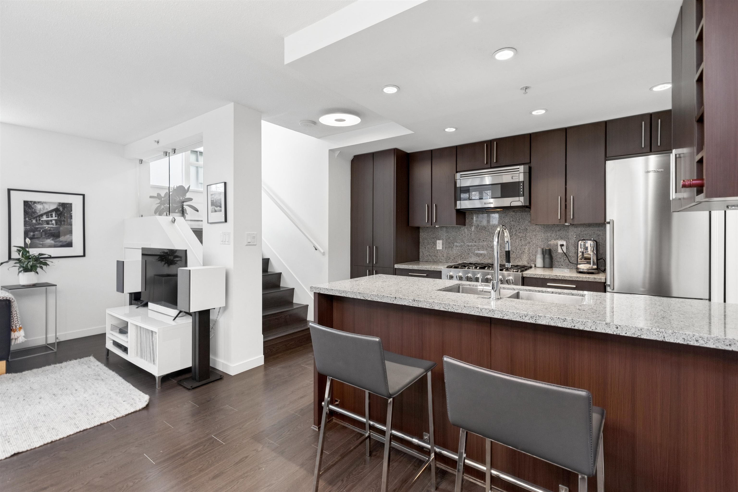  156 1st Avenue - MLS&reg; # R3142601