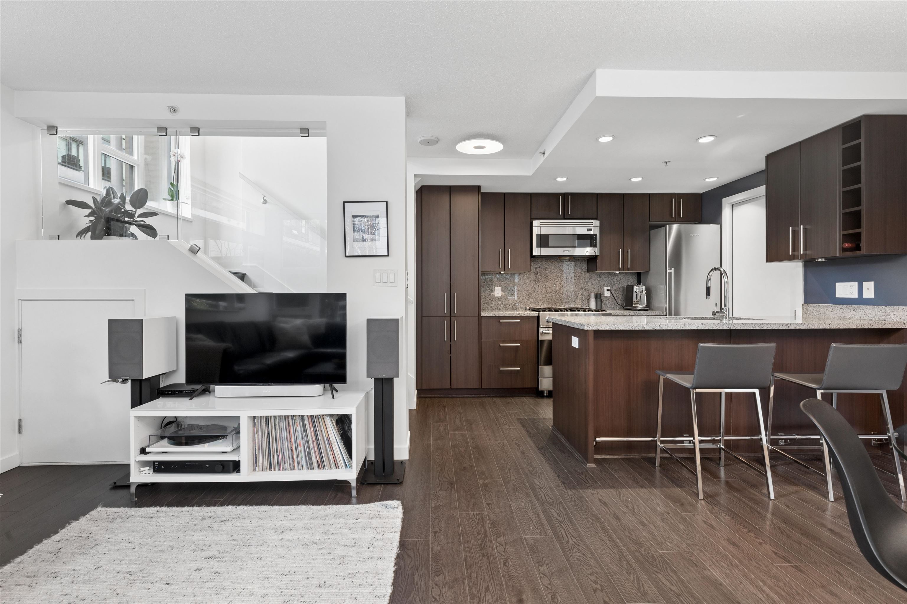  156 1st Avenue - MLS&reg; # R3142601