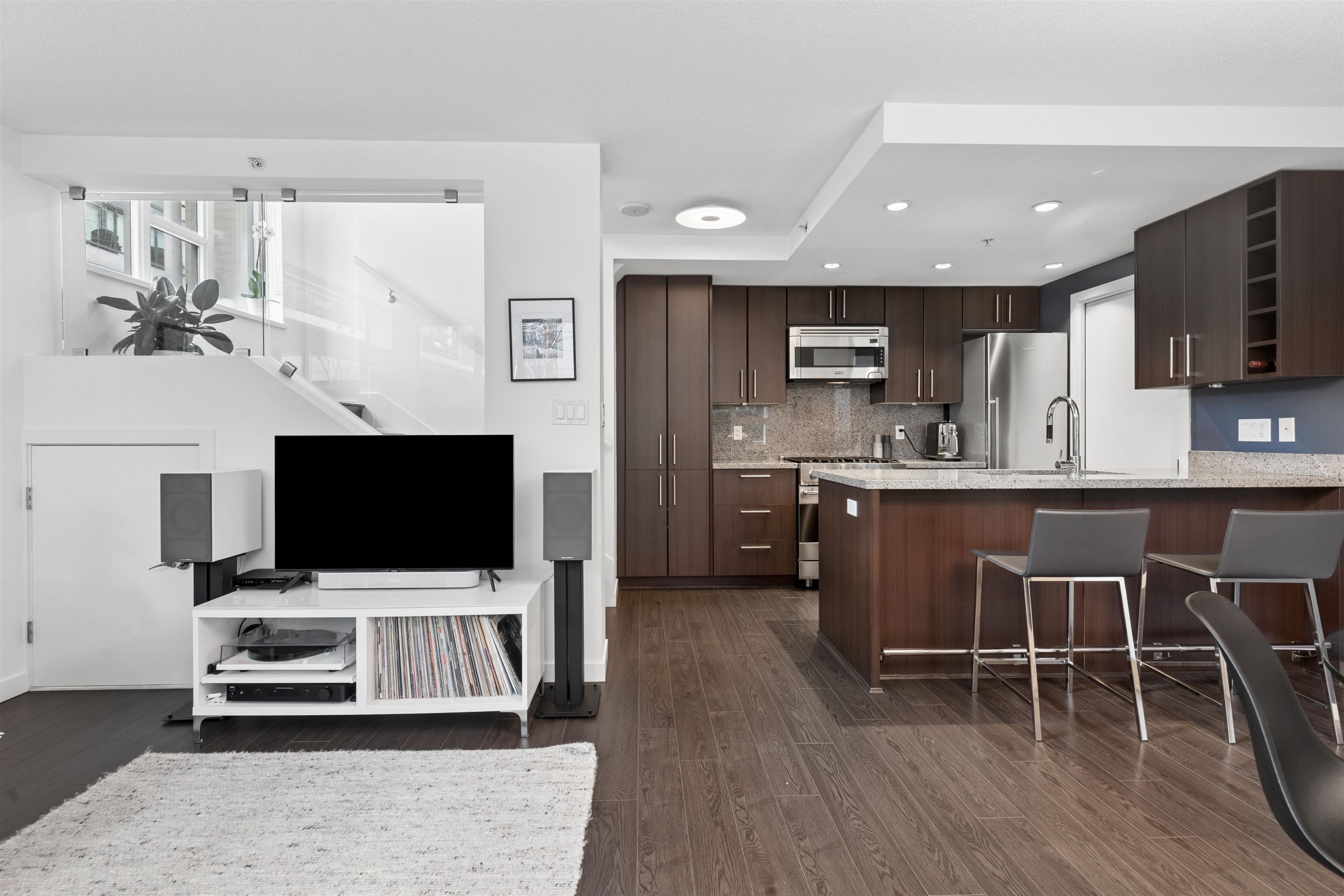  156 1st Avenue - MLS&reg; # R3142601