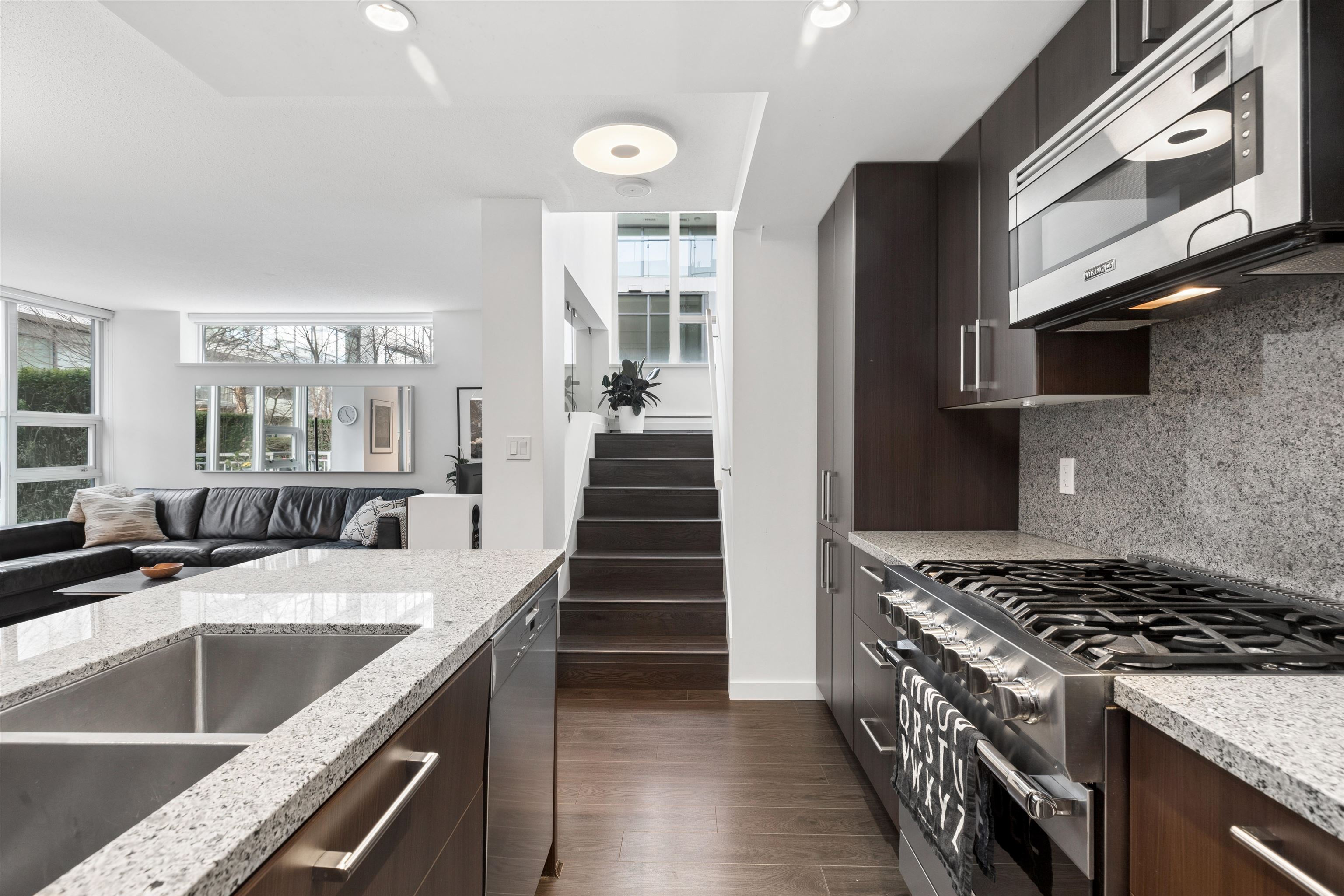  156 1st Avenue - MLS&reg; # R3142601
