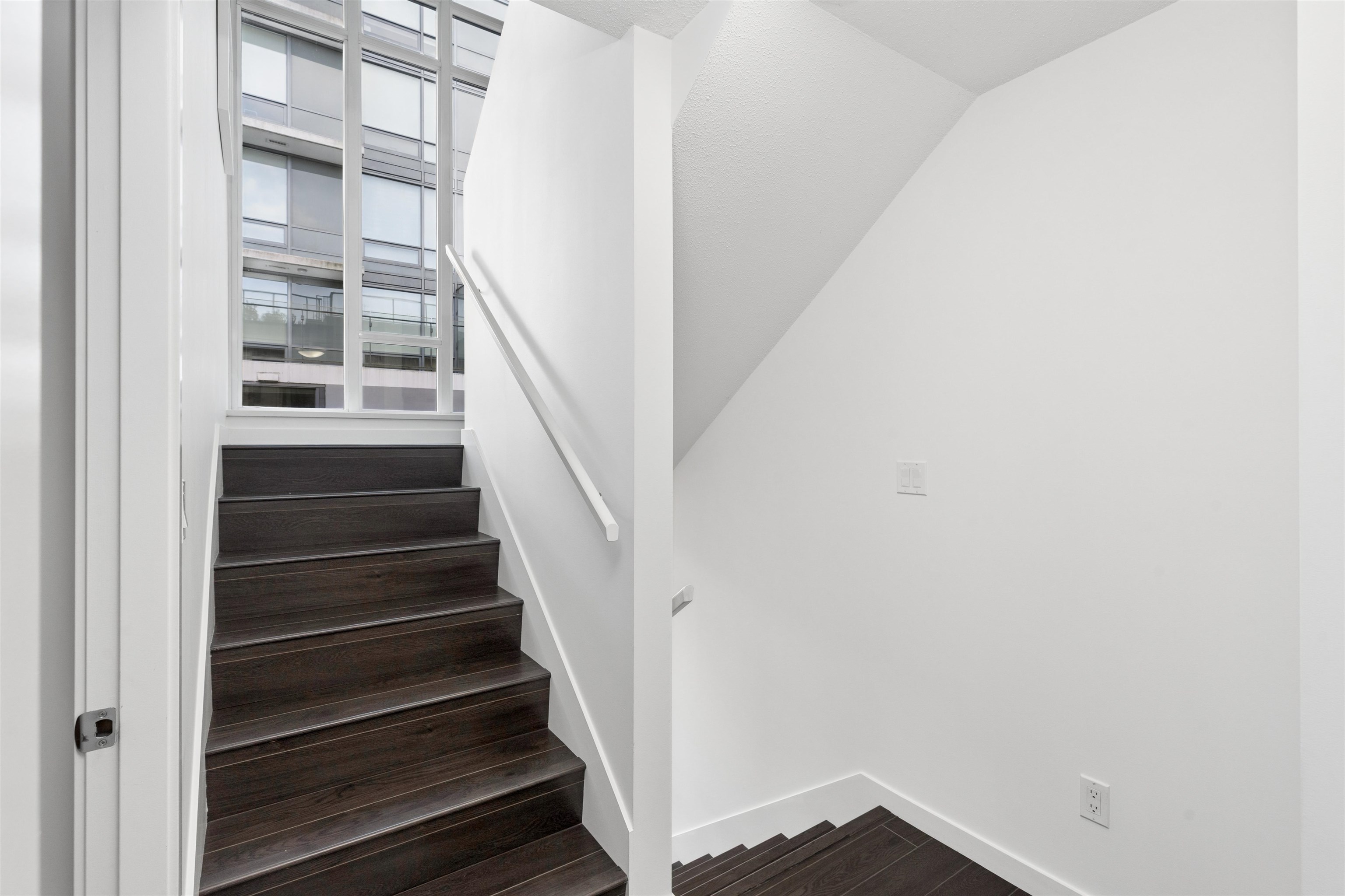  156 1st Avenue - MLS&reg; # R3142601